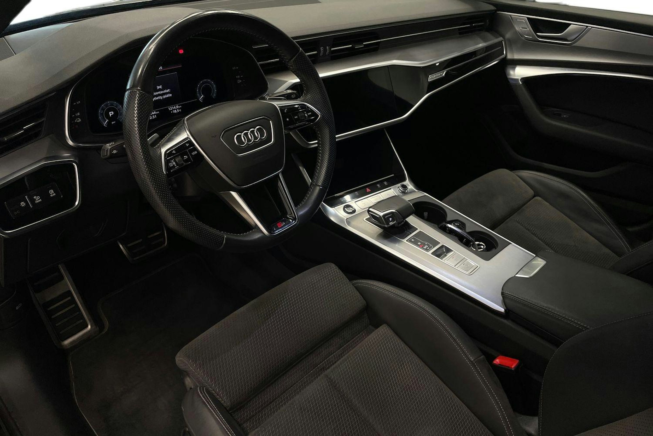 Musta Audi A6 2021 kuva 6.
