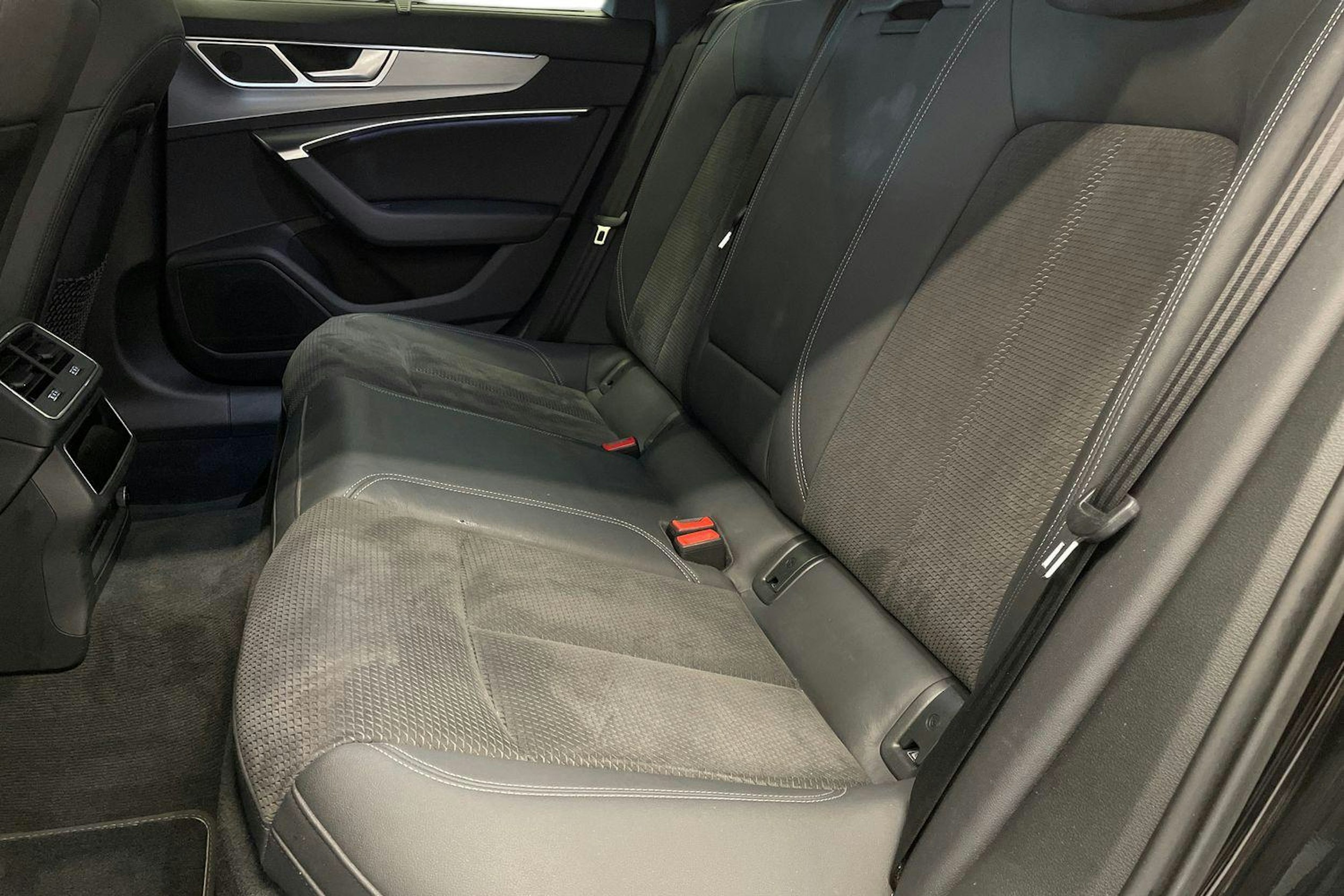 Musta Audi A6 2021 kuva 8.