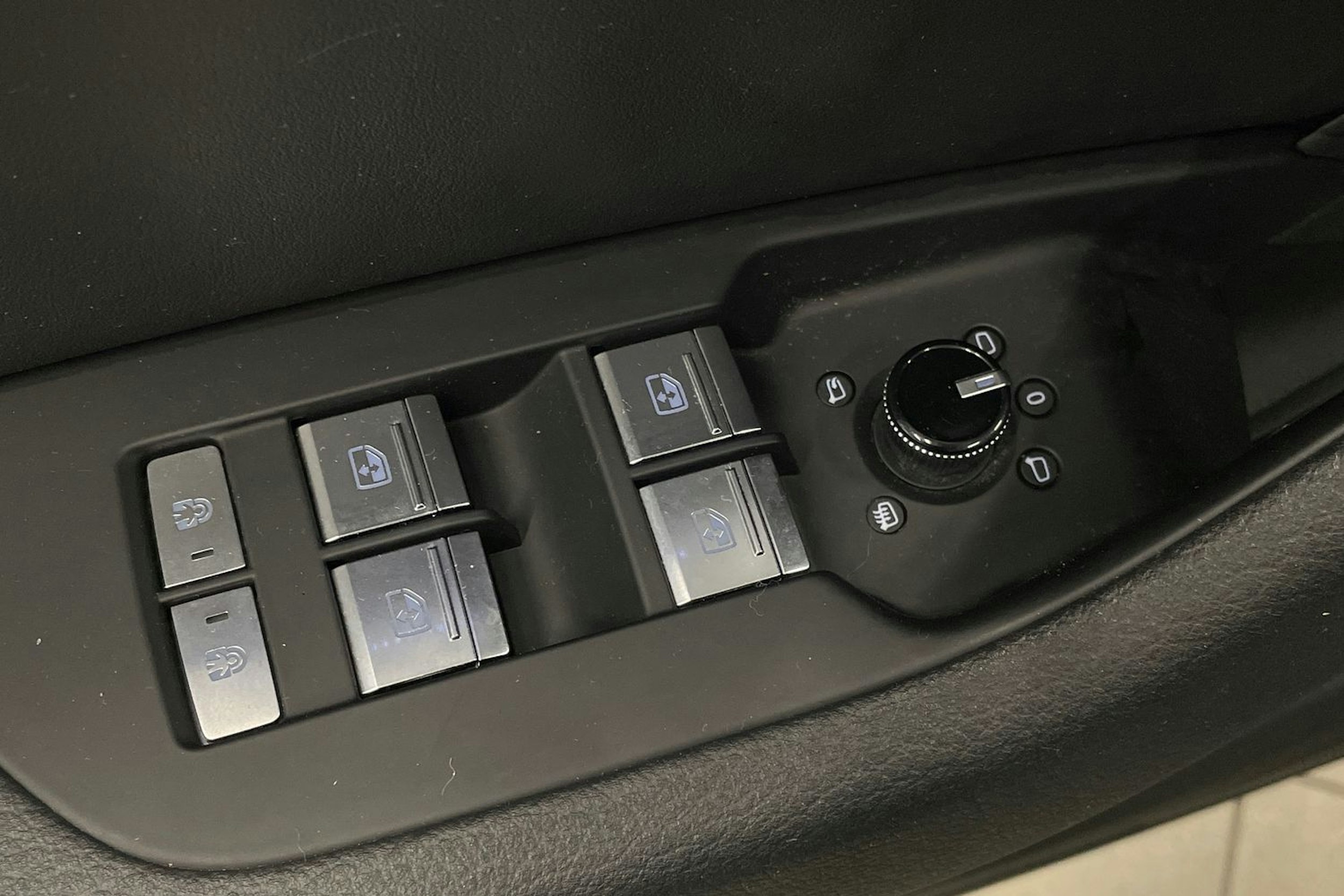 Musta Audi A6 2021 kuva 11.