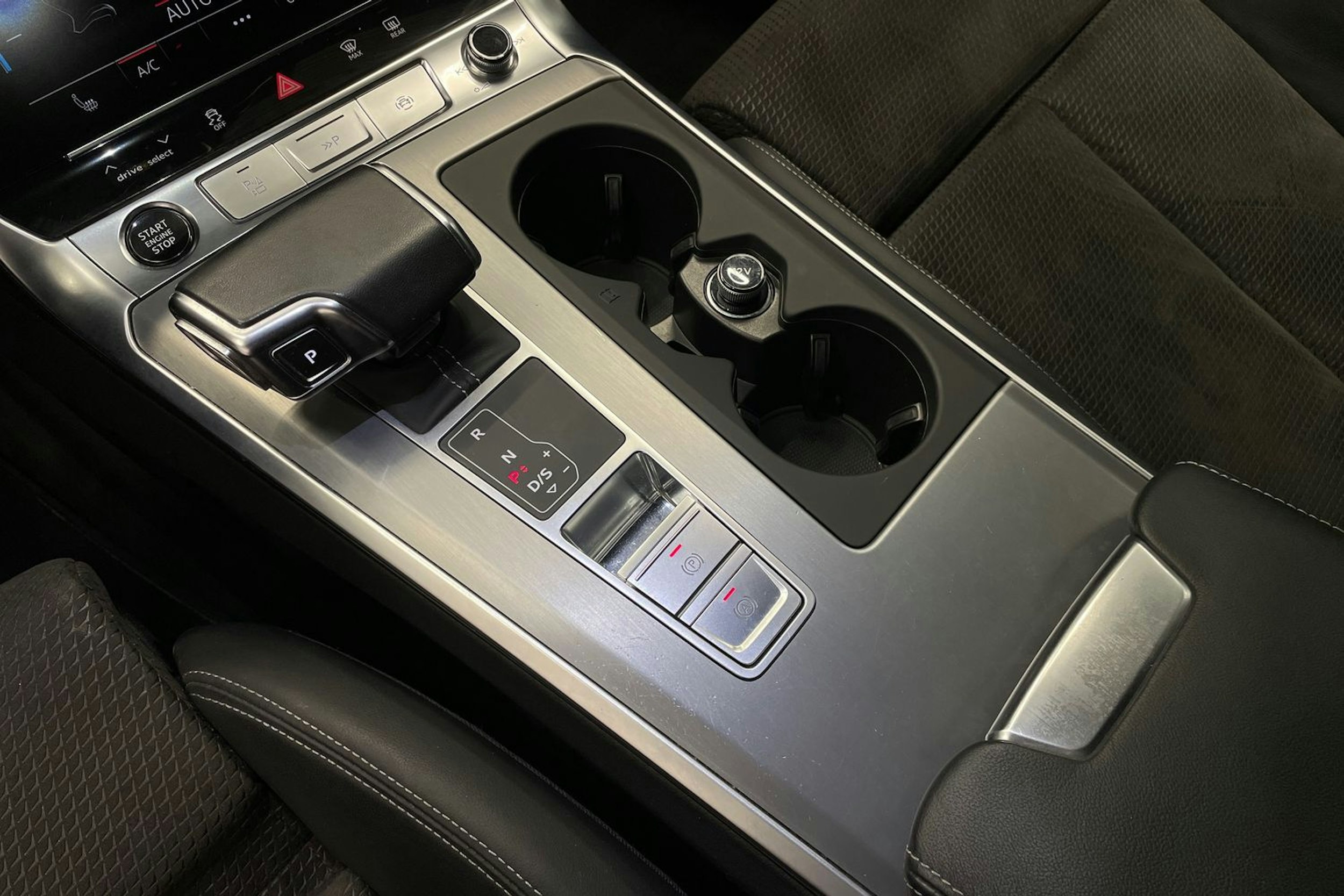 Musta Audi A6 2021 kuva 17.