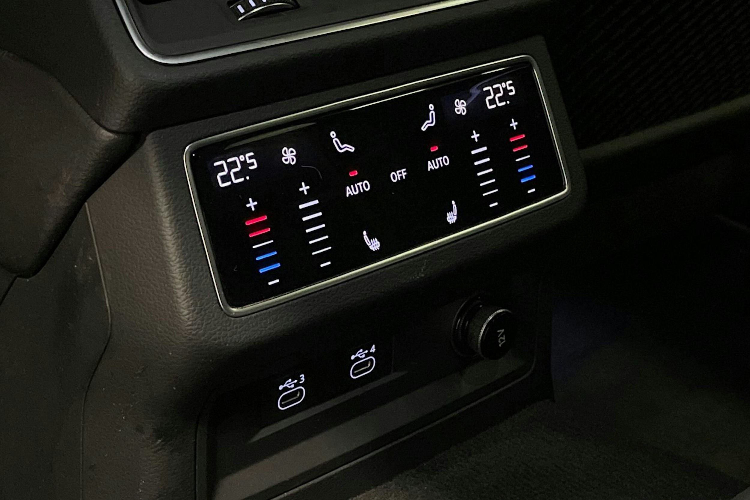 Musta Audi A6 2021 kuva 22.
