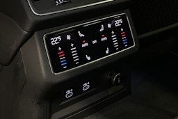 Musta Audi A6 2021 kuva 22.