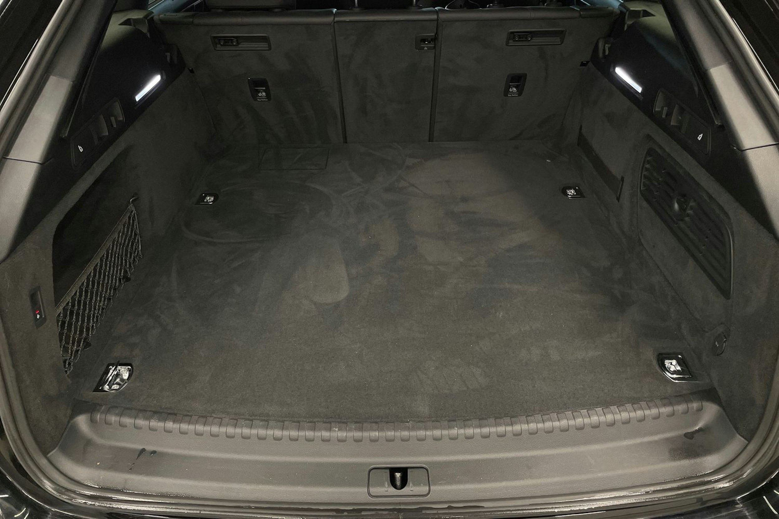Musta Audi A6 2021 kuva 23.