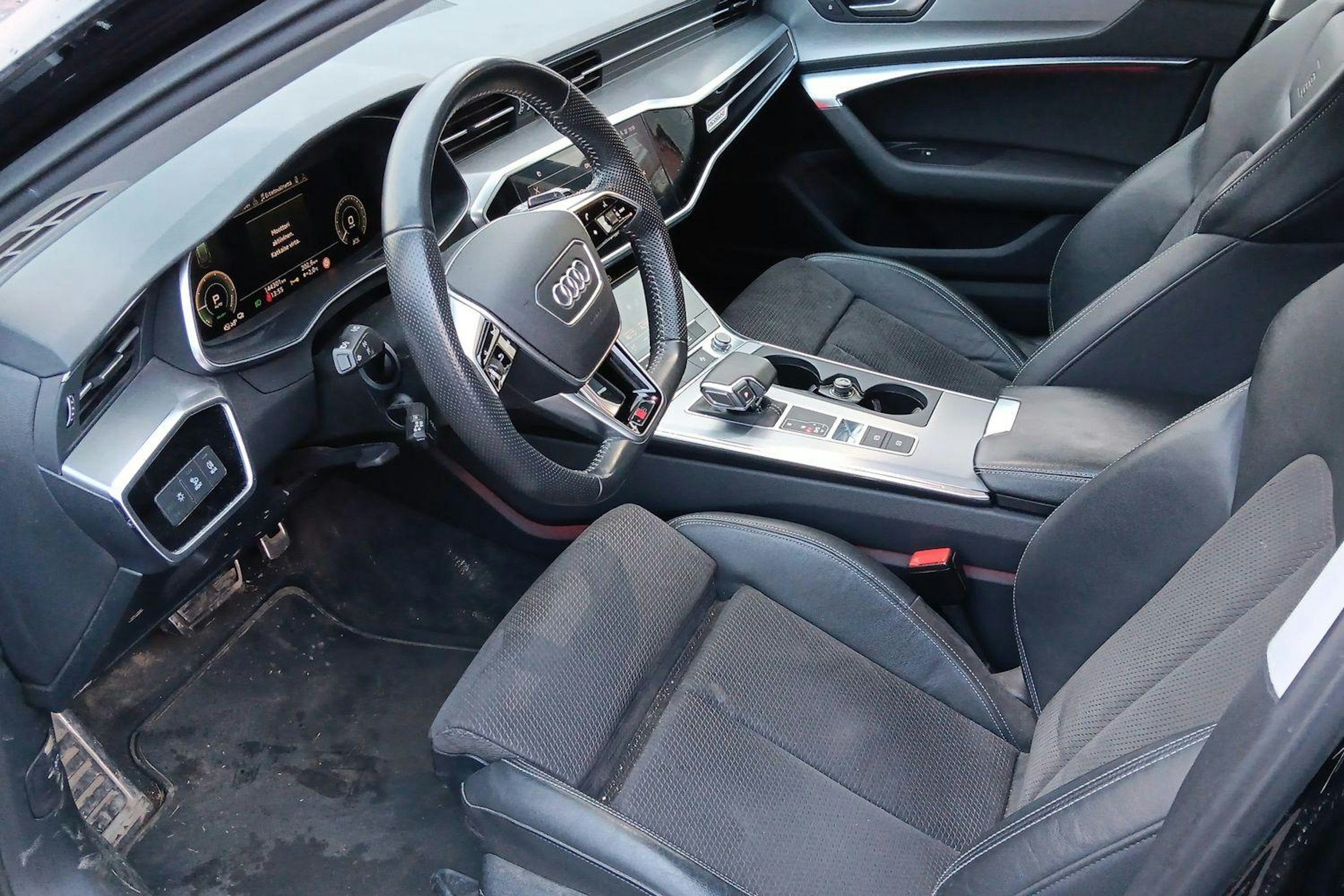 musta Audi A6 2021 kuva 3.