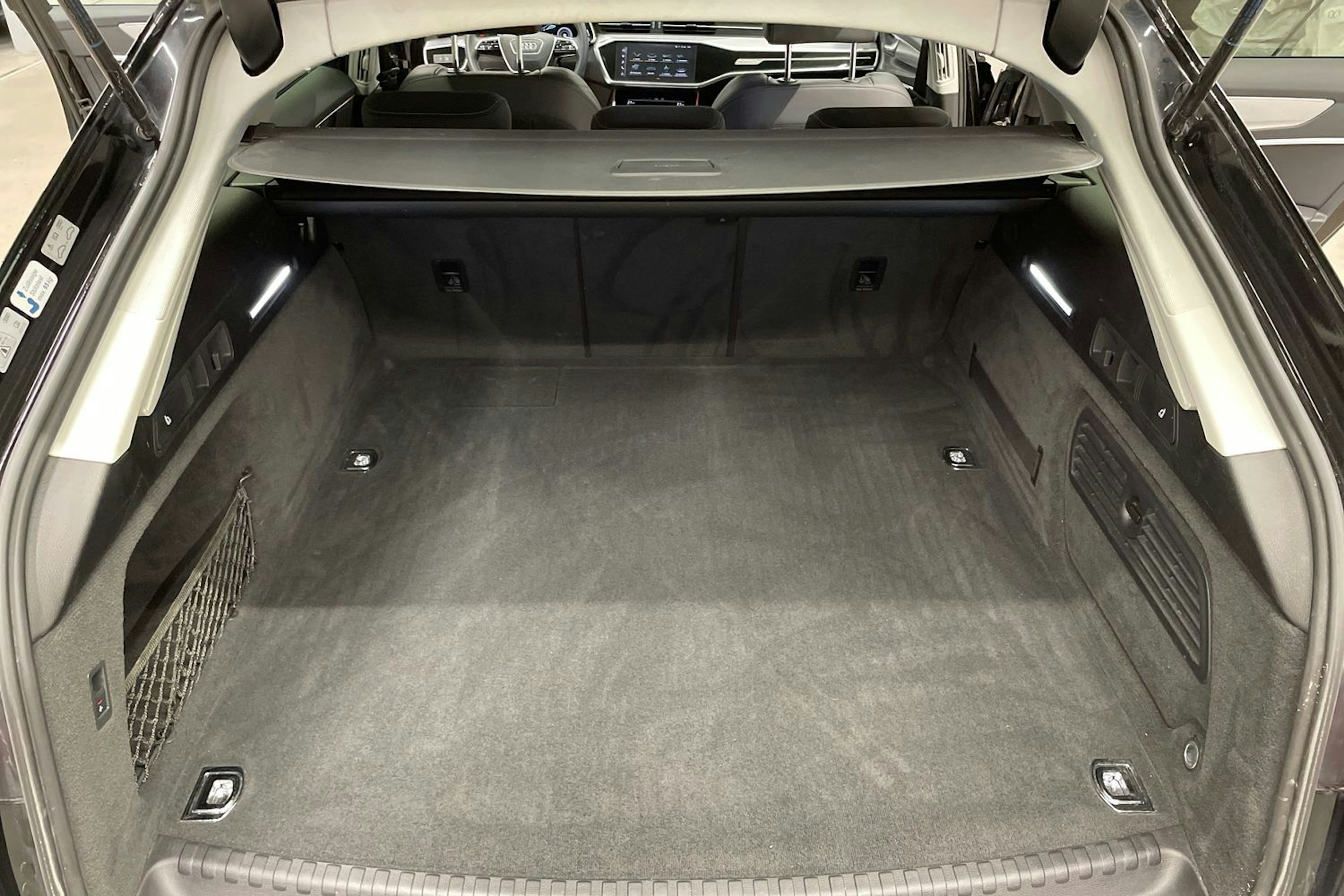 musta Audi A6 2021 kuva 15.