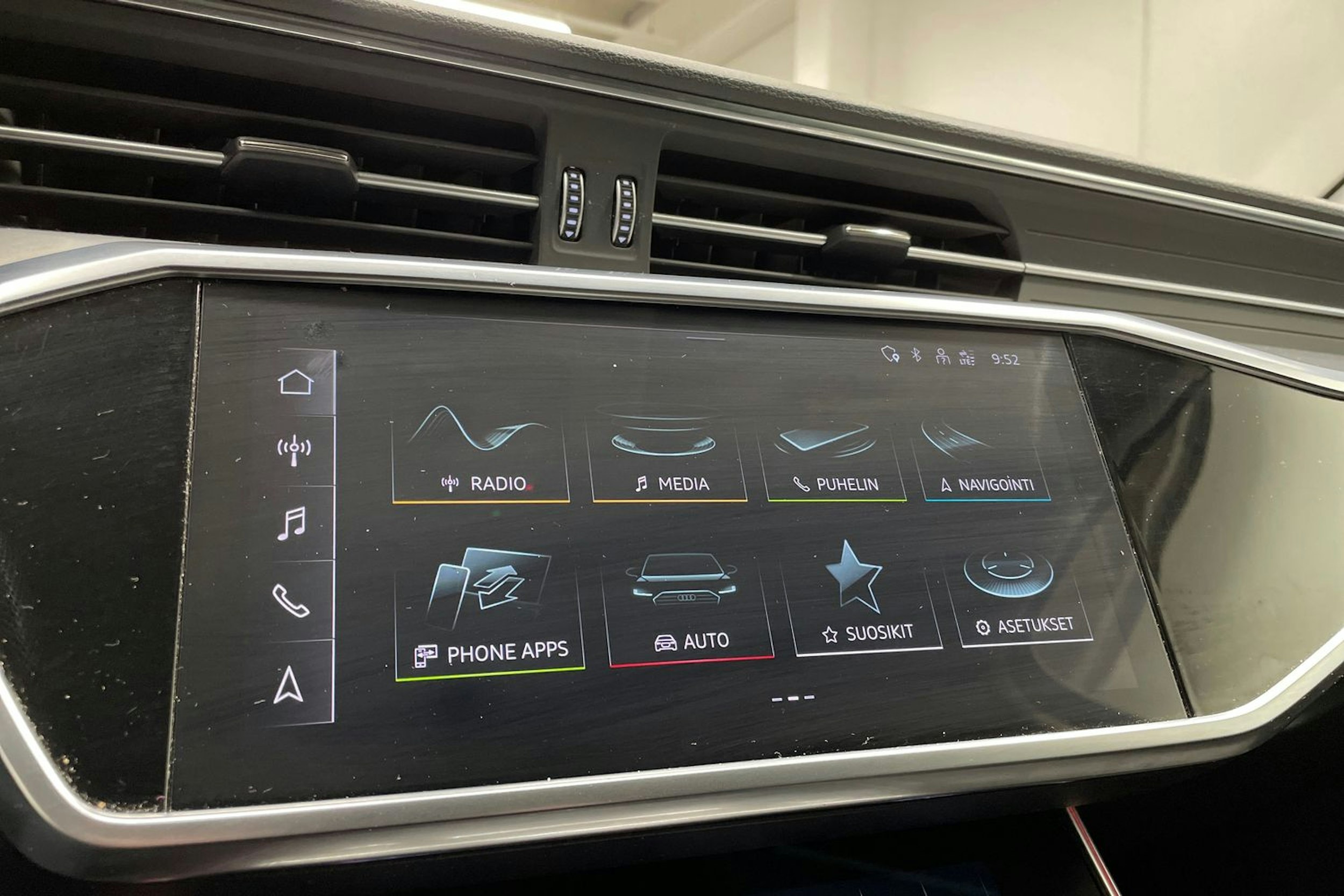 musta Audi A6 2021 kuva 17.