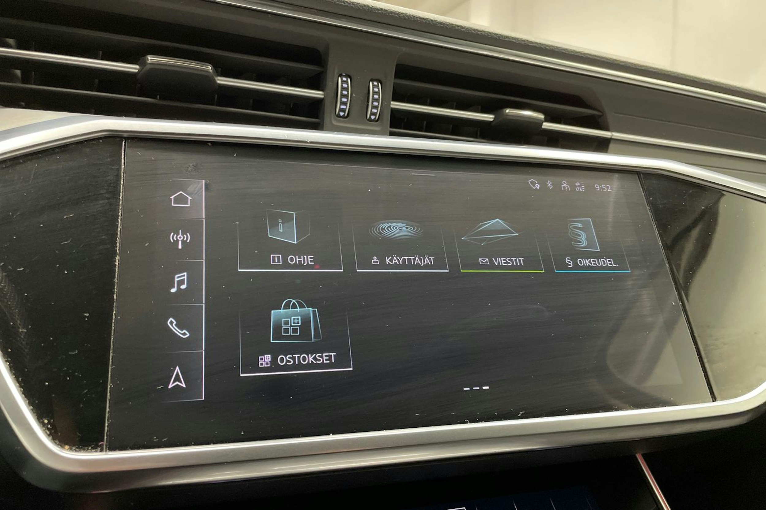 musta Audi A6 2021 kuva 18.