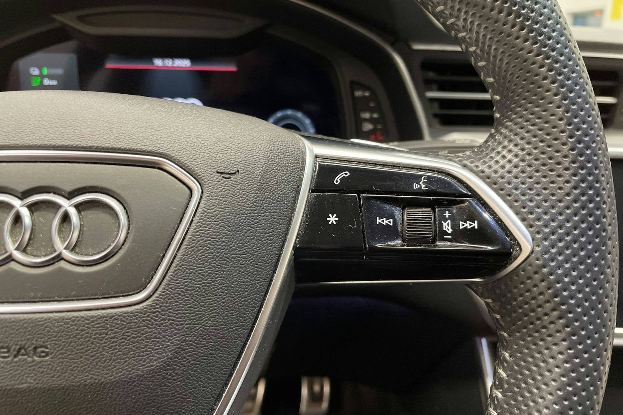 musta Audi A6 2021 kuva 28.