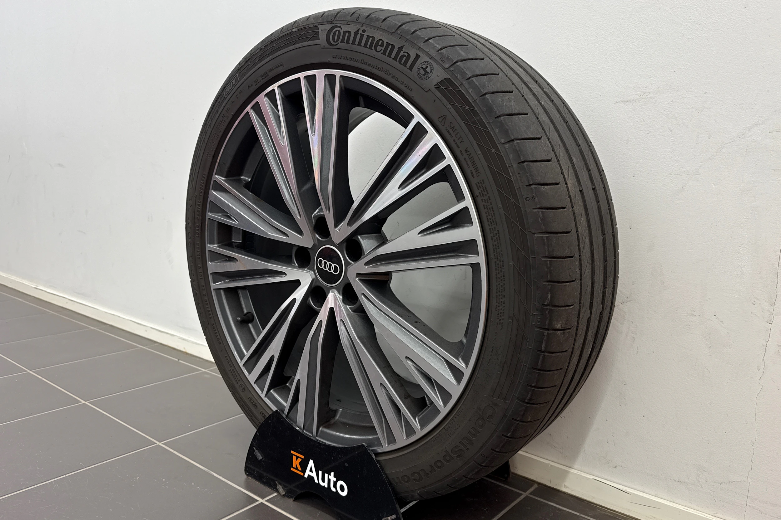 punainen Audi A6 2021 kuva 10.