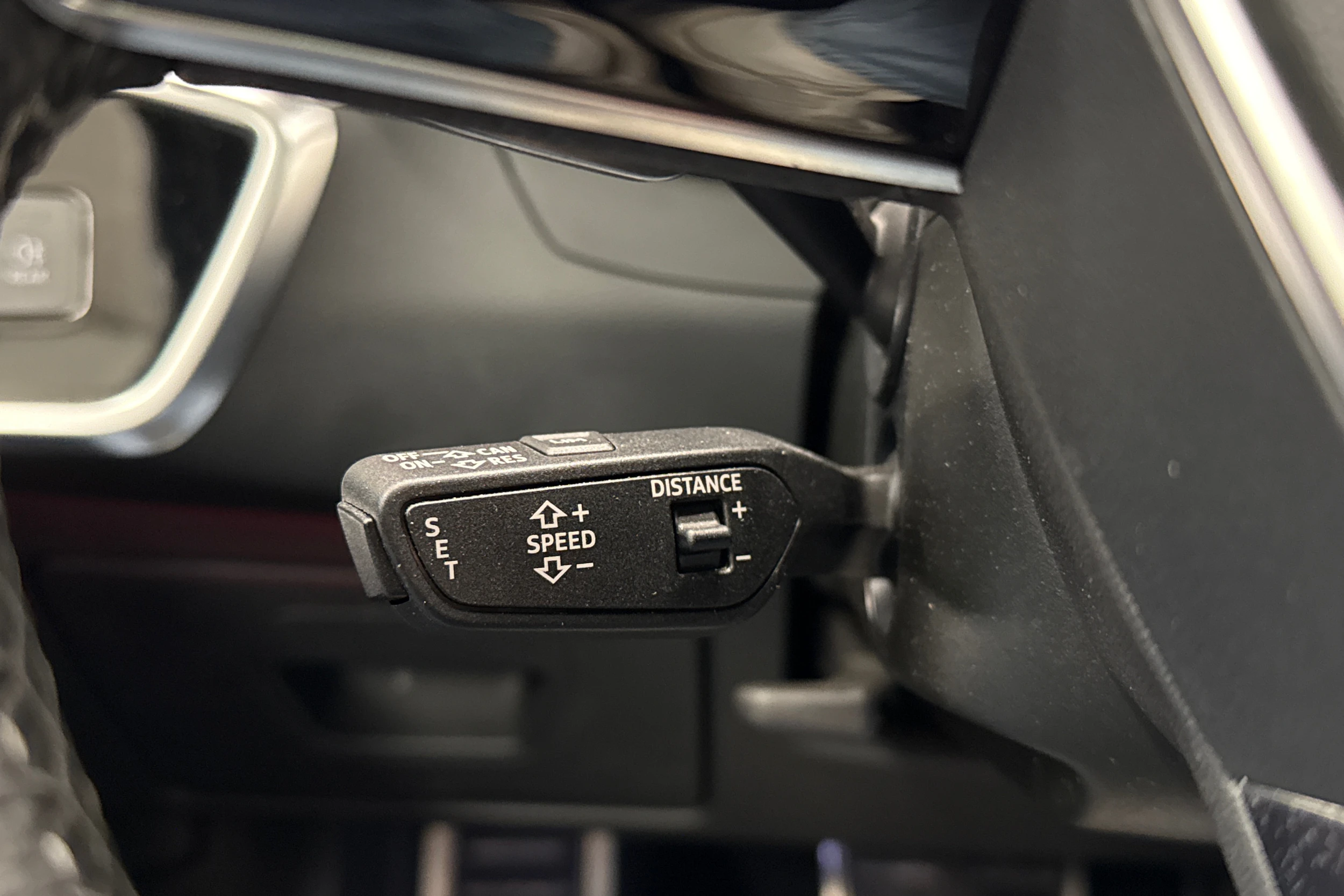 punainen Audi A6 2021 kuva 14.