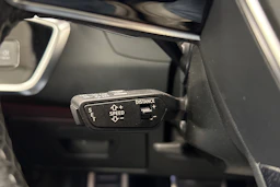 punainen Audi A6 2021 kuva 14.