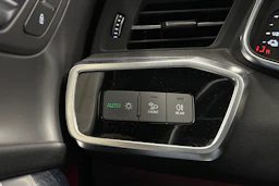 punainen Audi A6 2021 kuva 15.