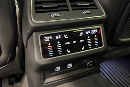 punainen Audi A6 2021 kuva 24.