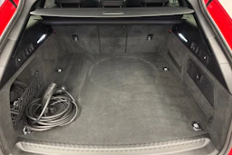 punainen Audi A6 2021 kuva 25.