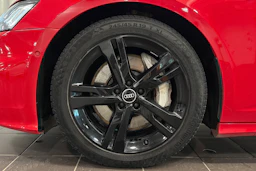 punainen Audi A6 2021 kuva 27.