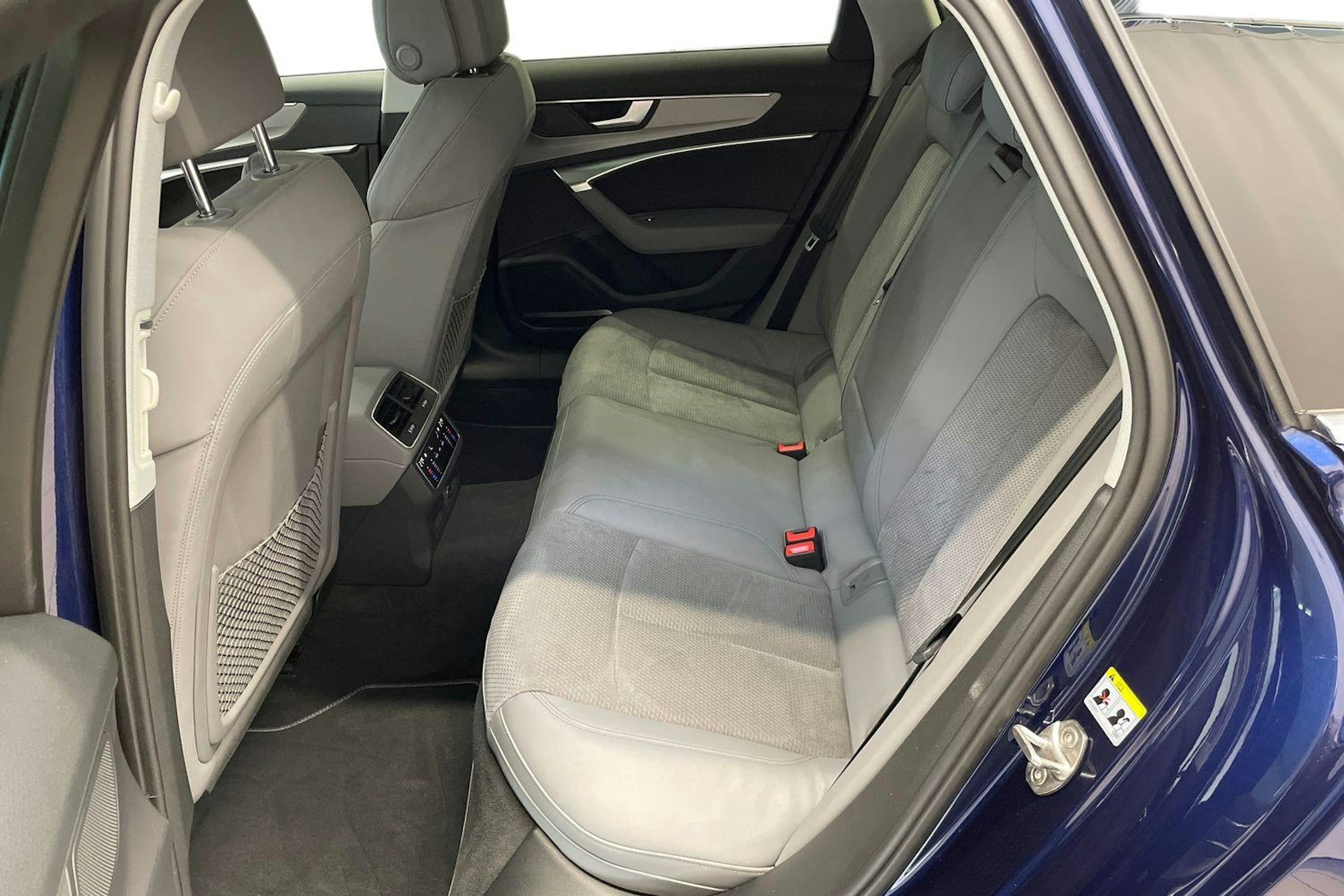 sininen Audi A6 2021 kuva 10.