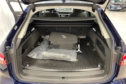 sininen Audi A6 2021 kuva 22.