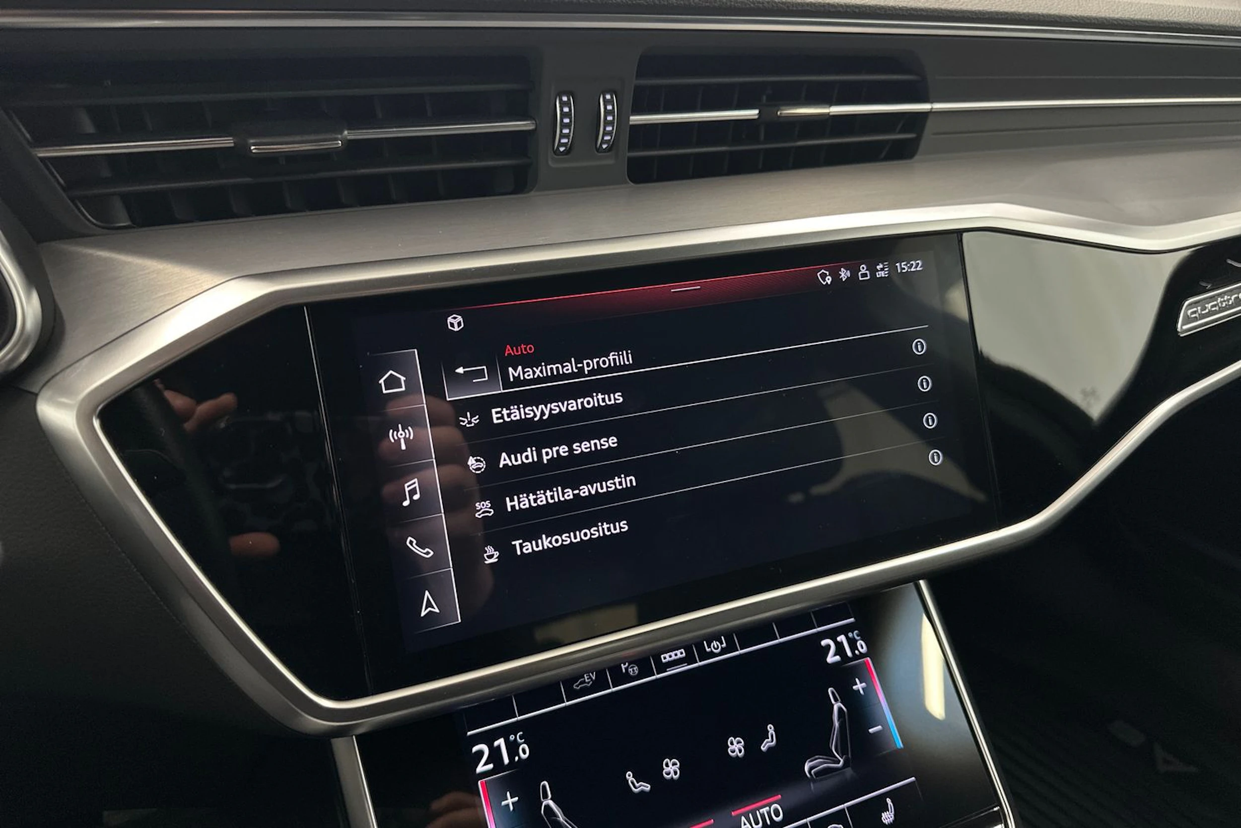 musta Audi A6 2021 kuva 17.