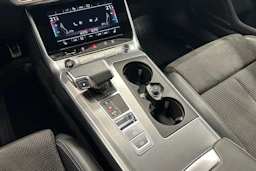 musta Audi A6 2021 kuva 23.