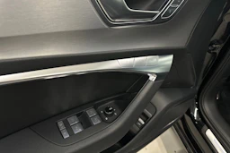 musta Audi A6 2021 kuva 24.