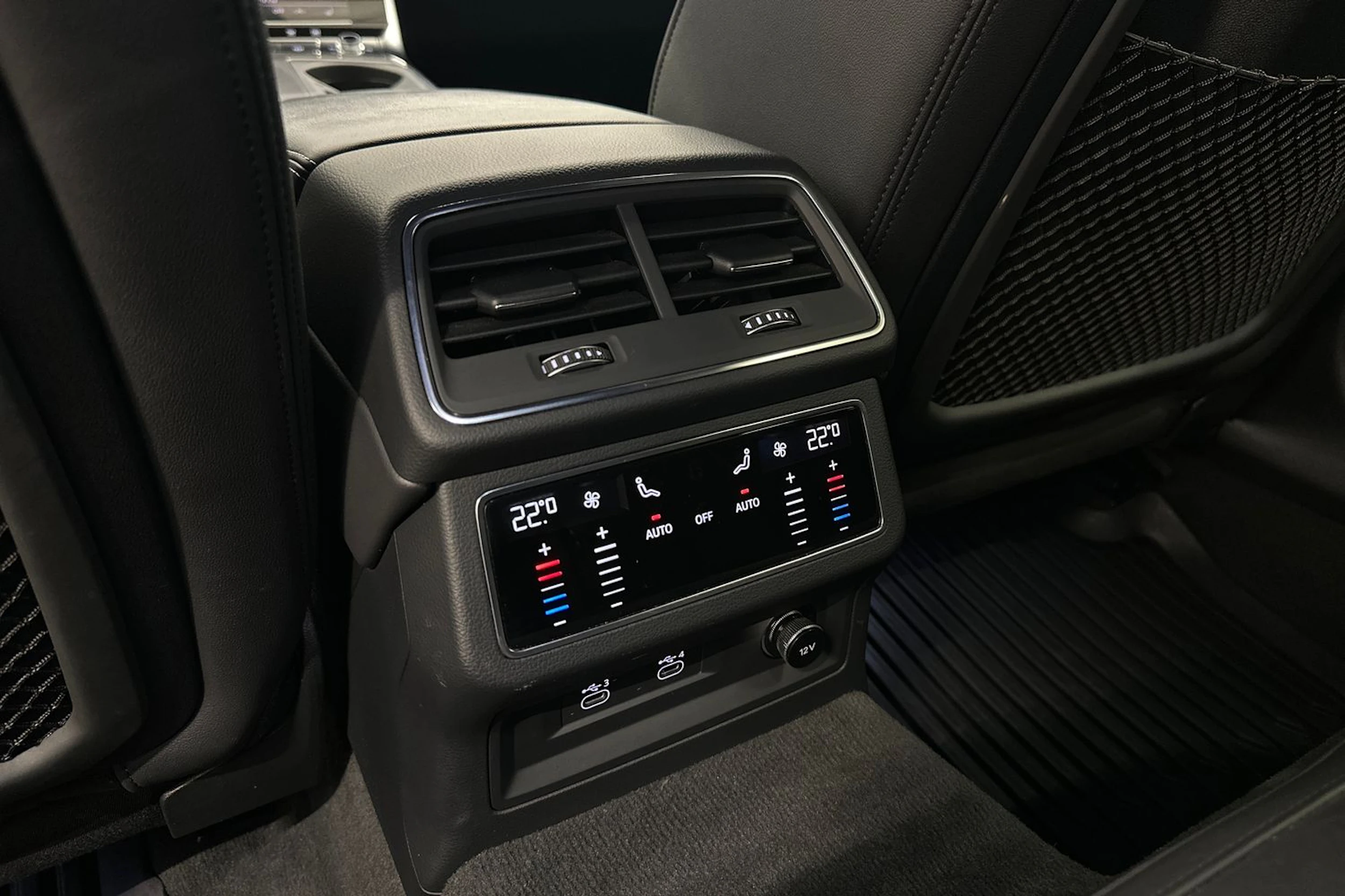 musta Audi A6 2021 kuva 28.