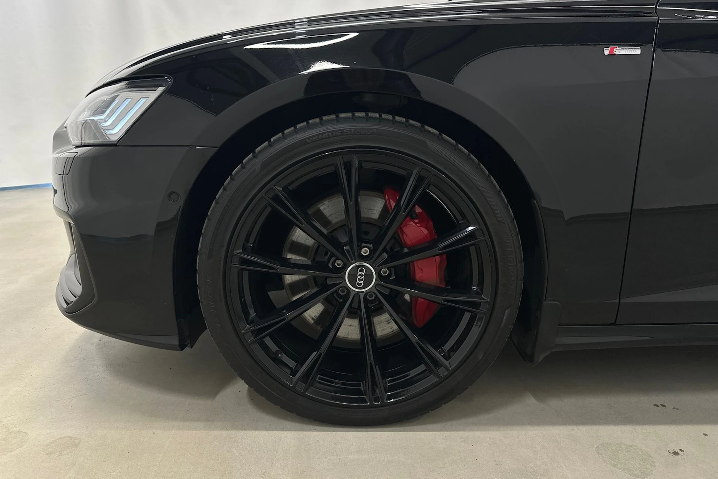 musta Audi A6 2021 kuva 33.