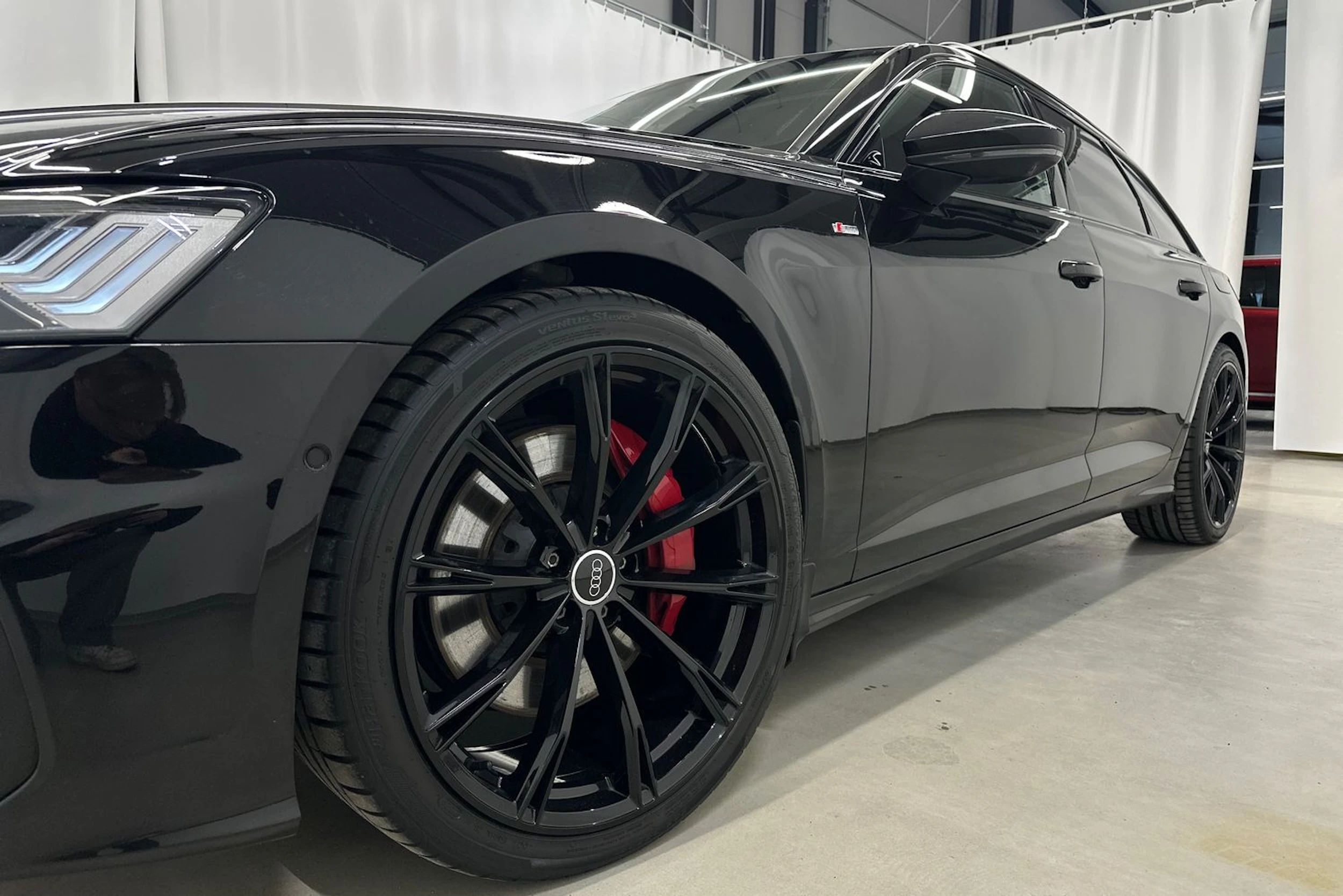 musta Audi A6 2021 kuva 34.