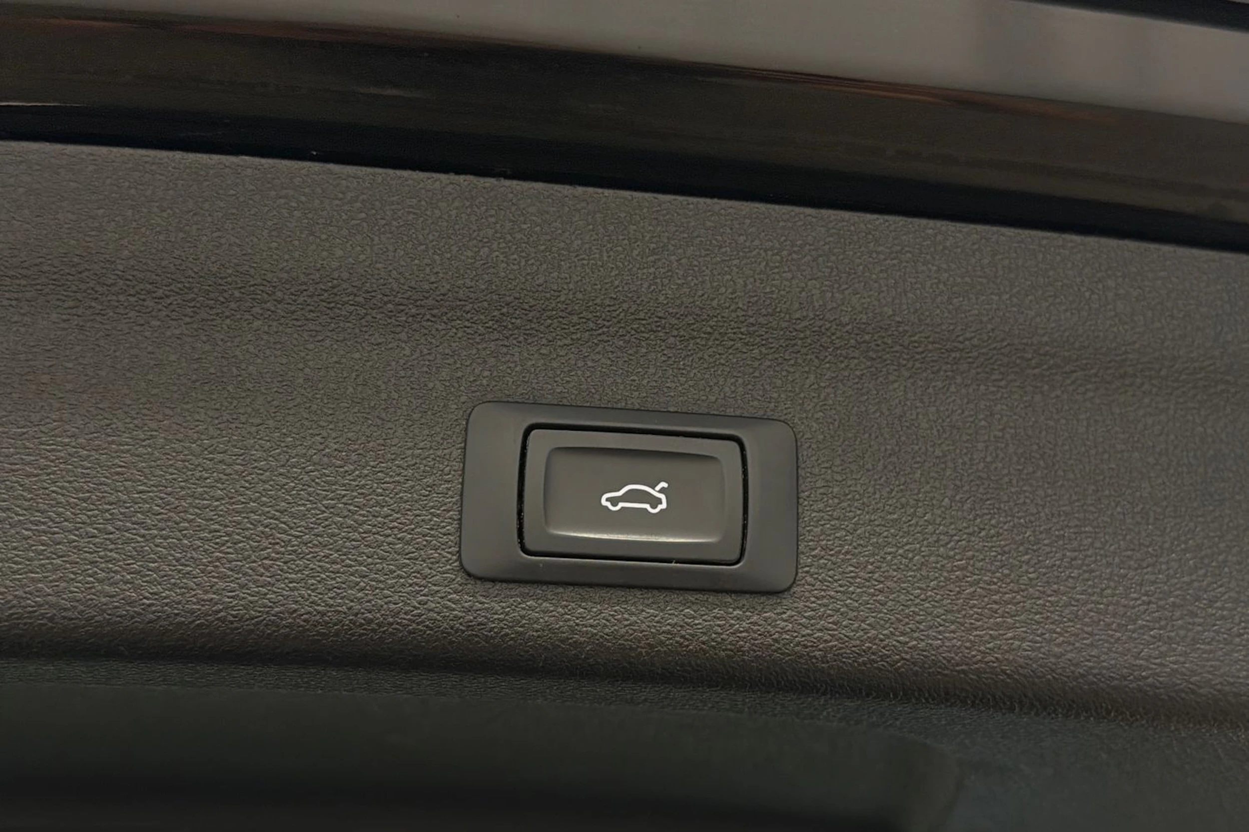 musta Audi A6 2021 kuva 14.