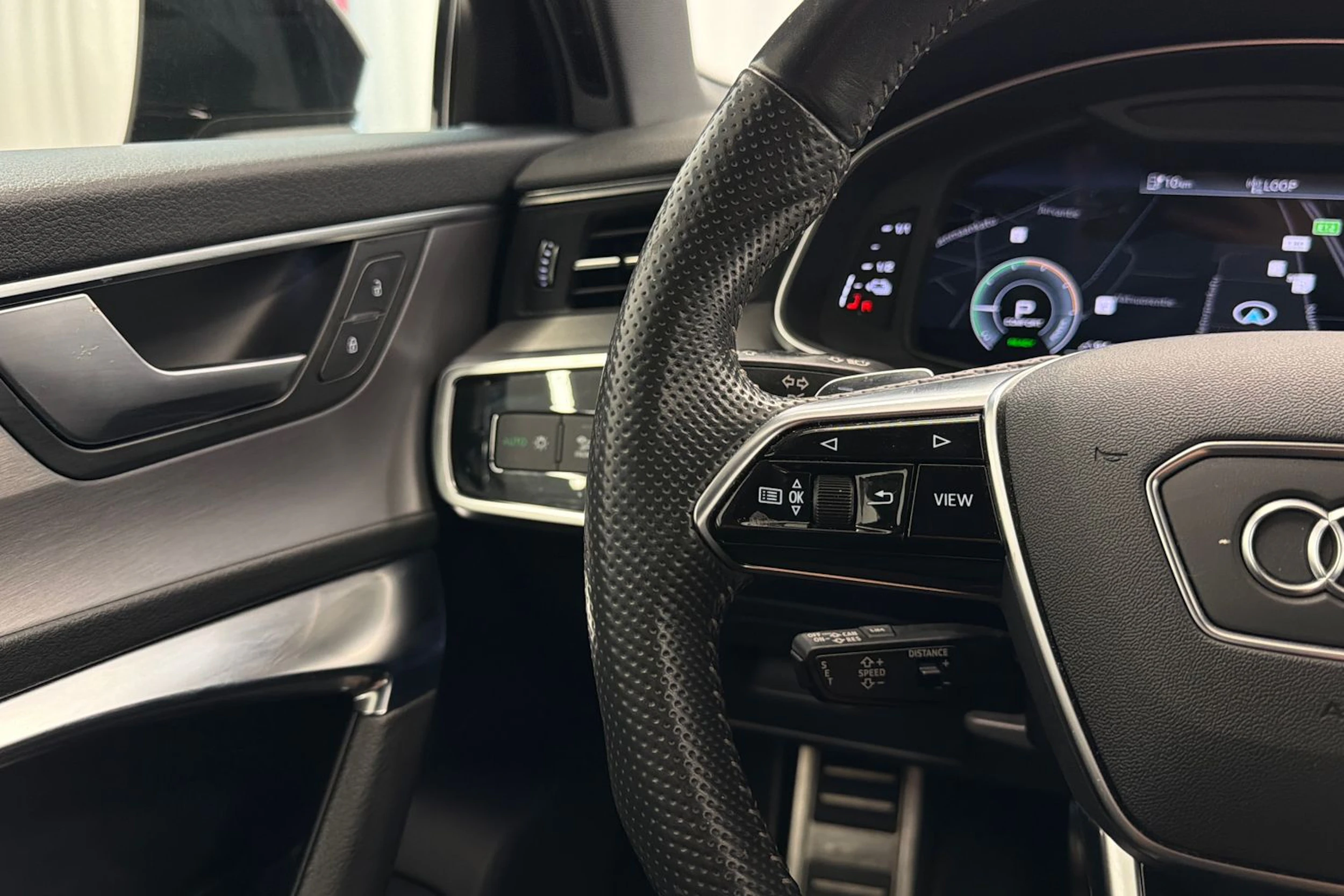 musta Audi A6 2021 kuva 22.