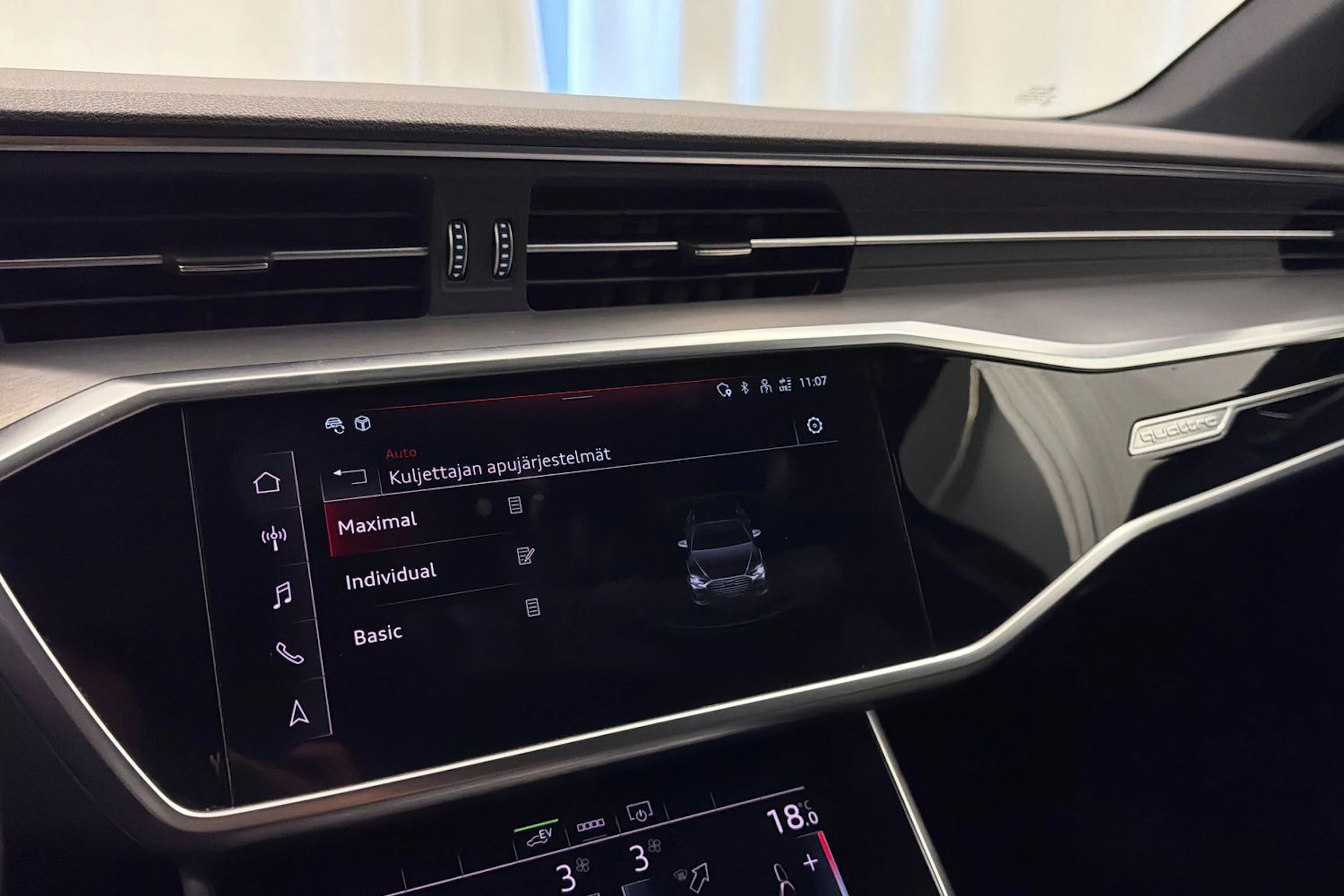 musta Audi A6 2021 kuva 32.