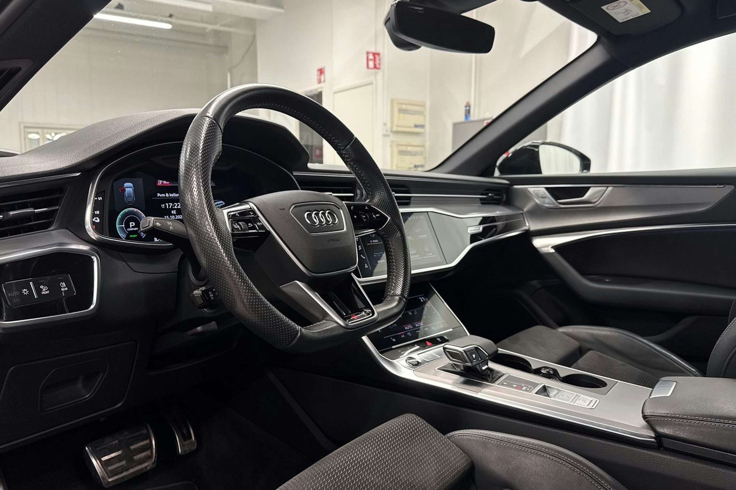 Sininen Audi A6 2021 kuva 7.