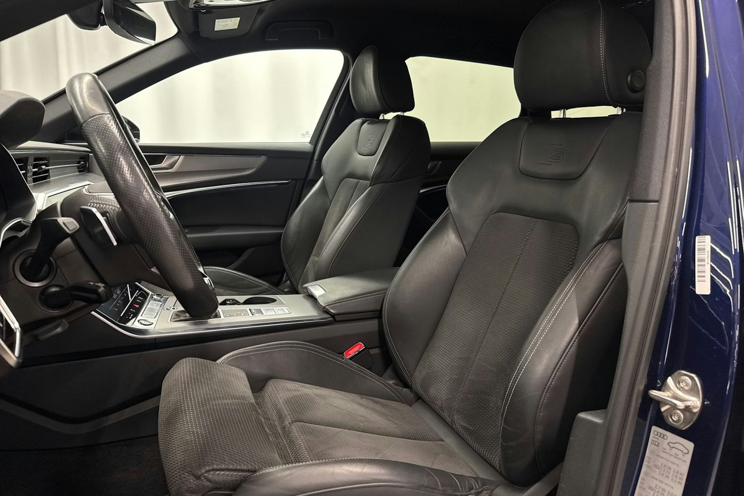 Sininen Audi A6 2021 kuva 11.