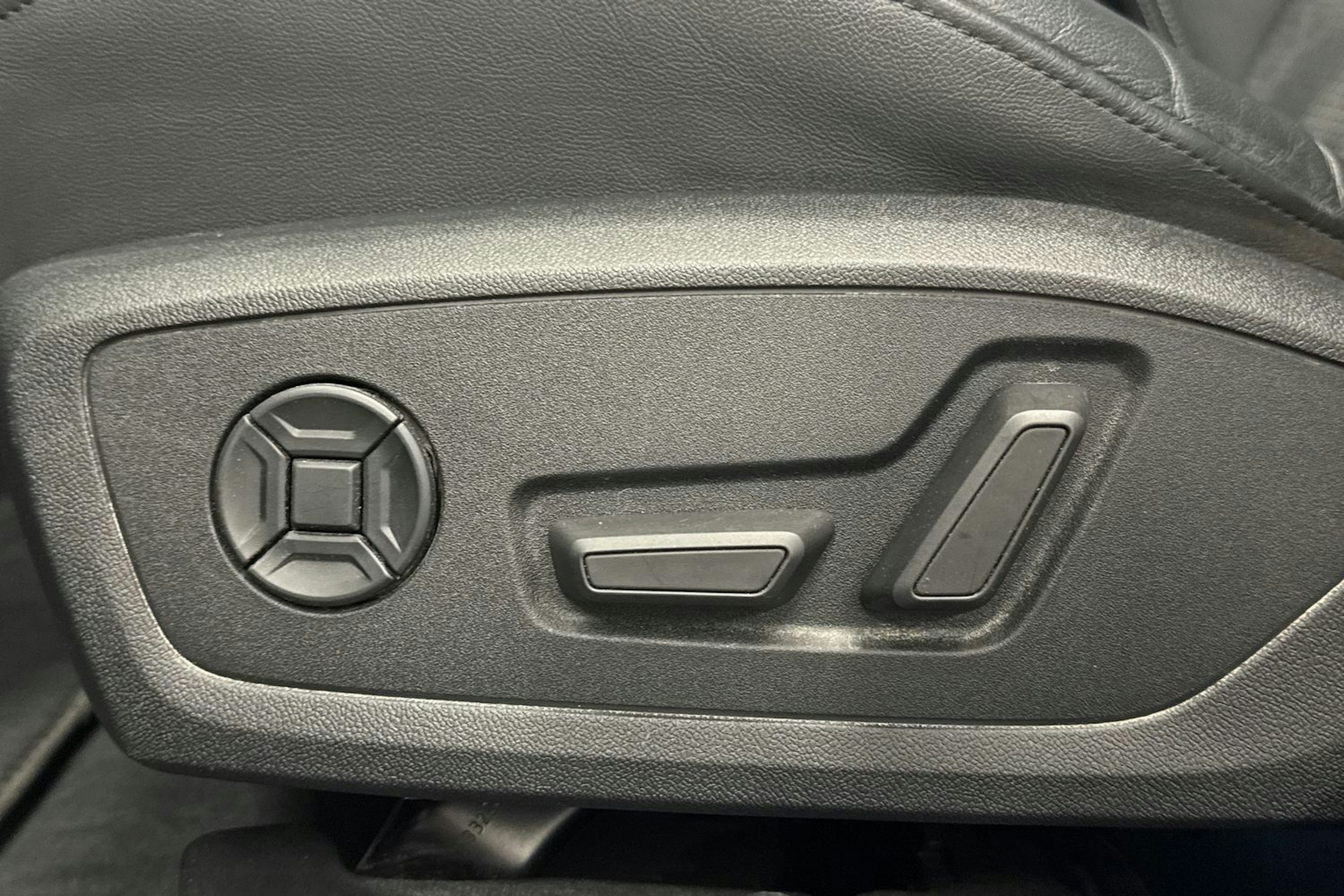 Sininen Audi A6 2021 kuva 13.