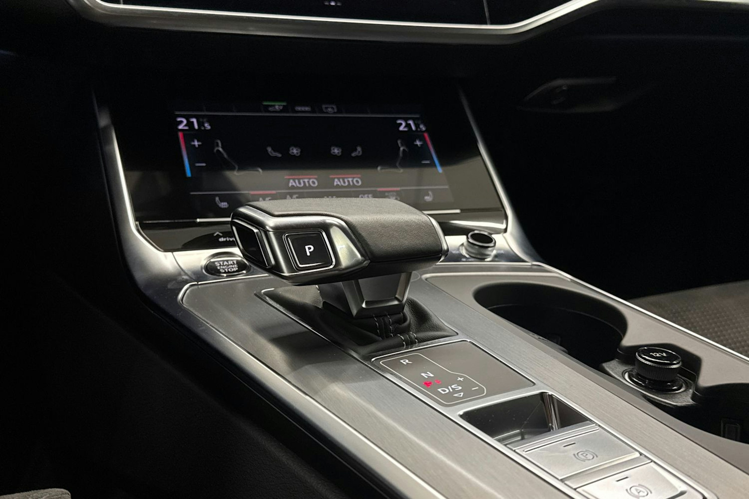 Sininen Audi A6 2021 kuva 21.