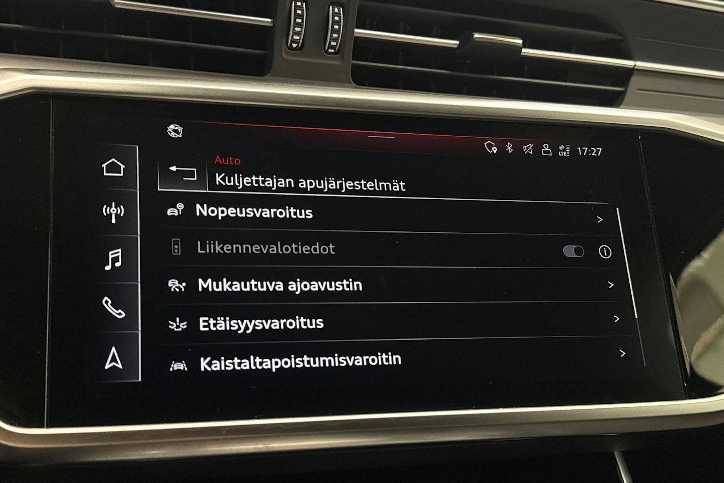 Sininen Audi A6 2021 kuva 32.
