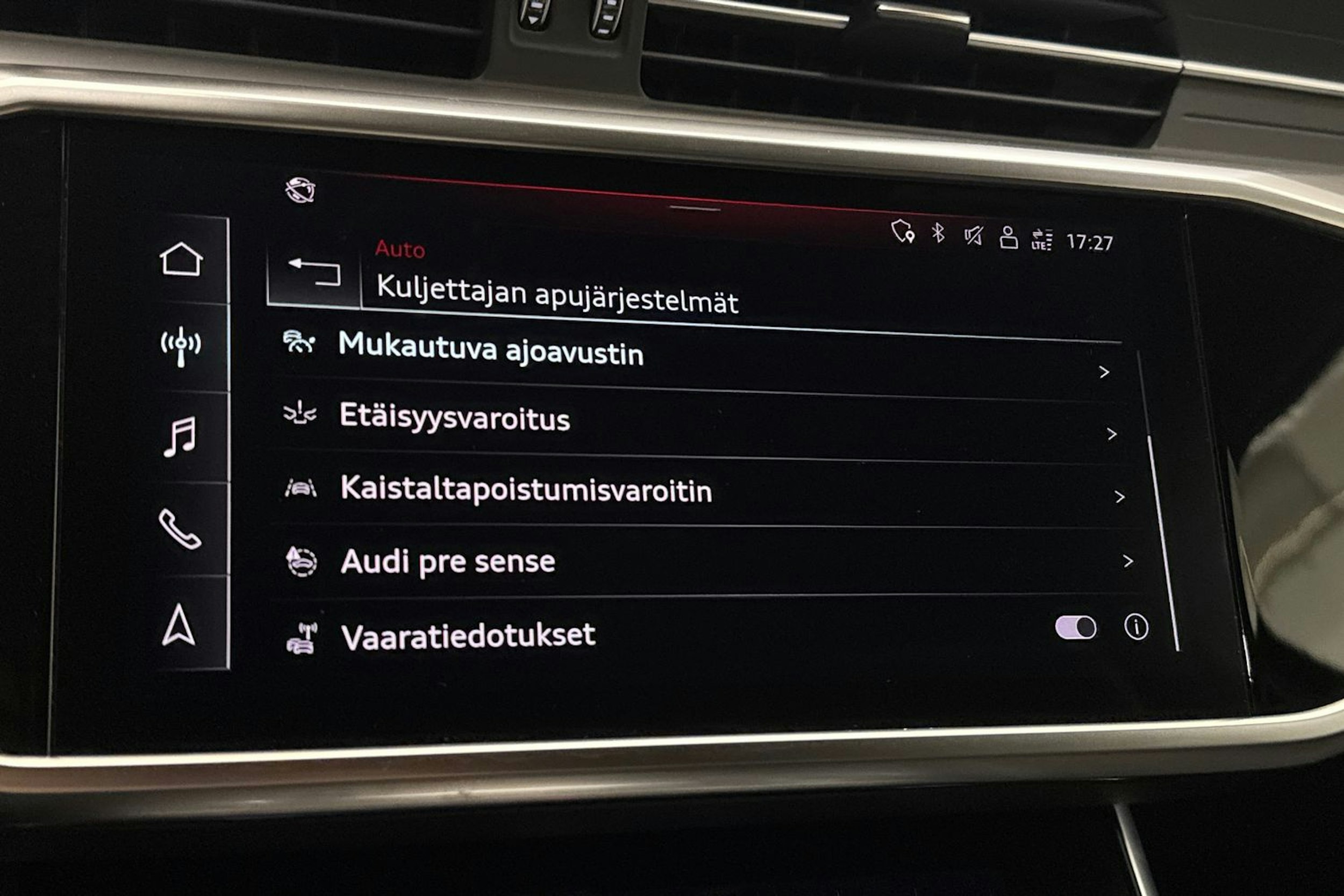 Sininen Audi A6 2021 kuva 33.