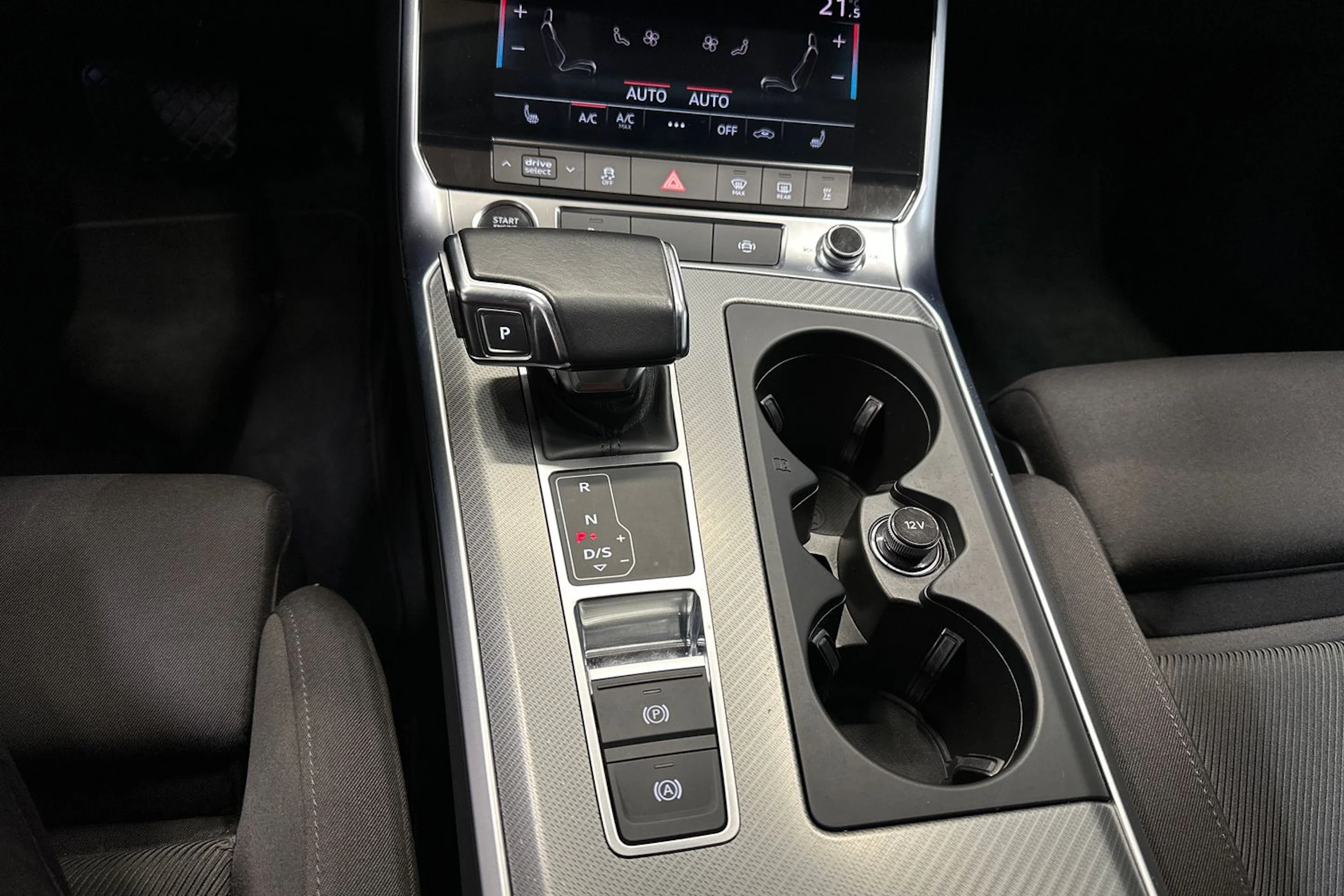 musta Audi A6 2021 kuva 26.