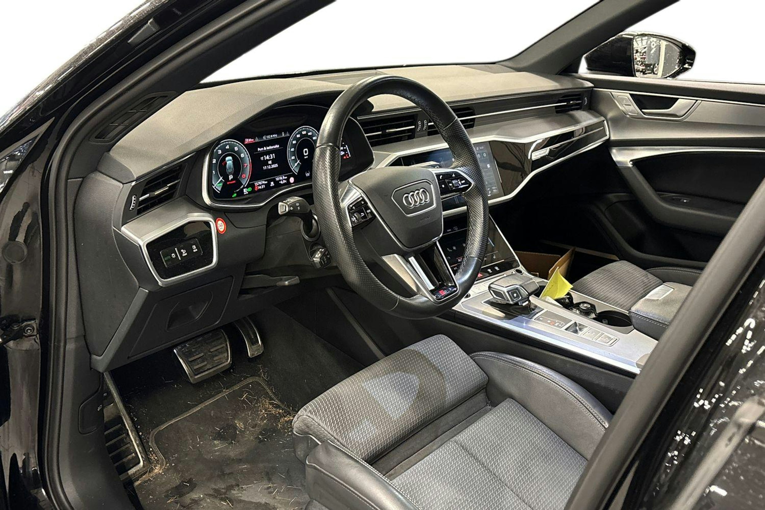 musta Audi A6 2021 kuva 3.