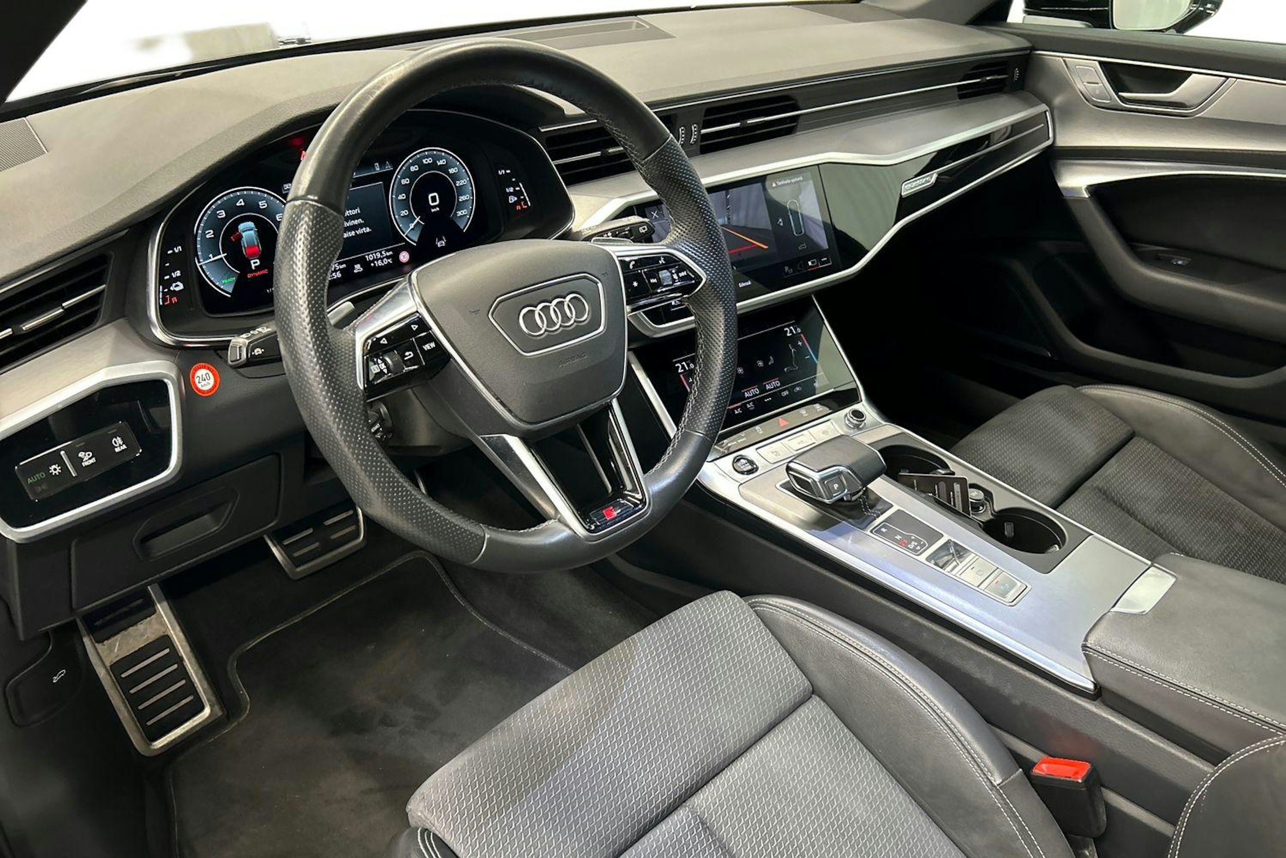 musta Audi A6 2022 kuva 7.
