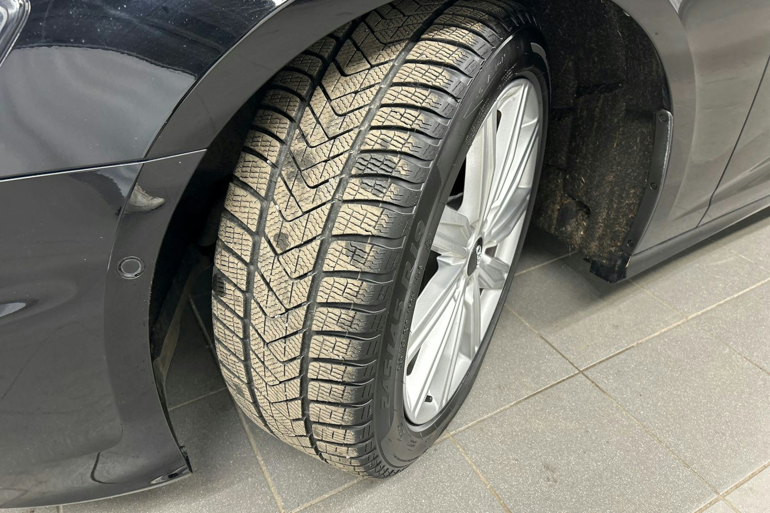 musta Audi A6 2022 kuva 13.