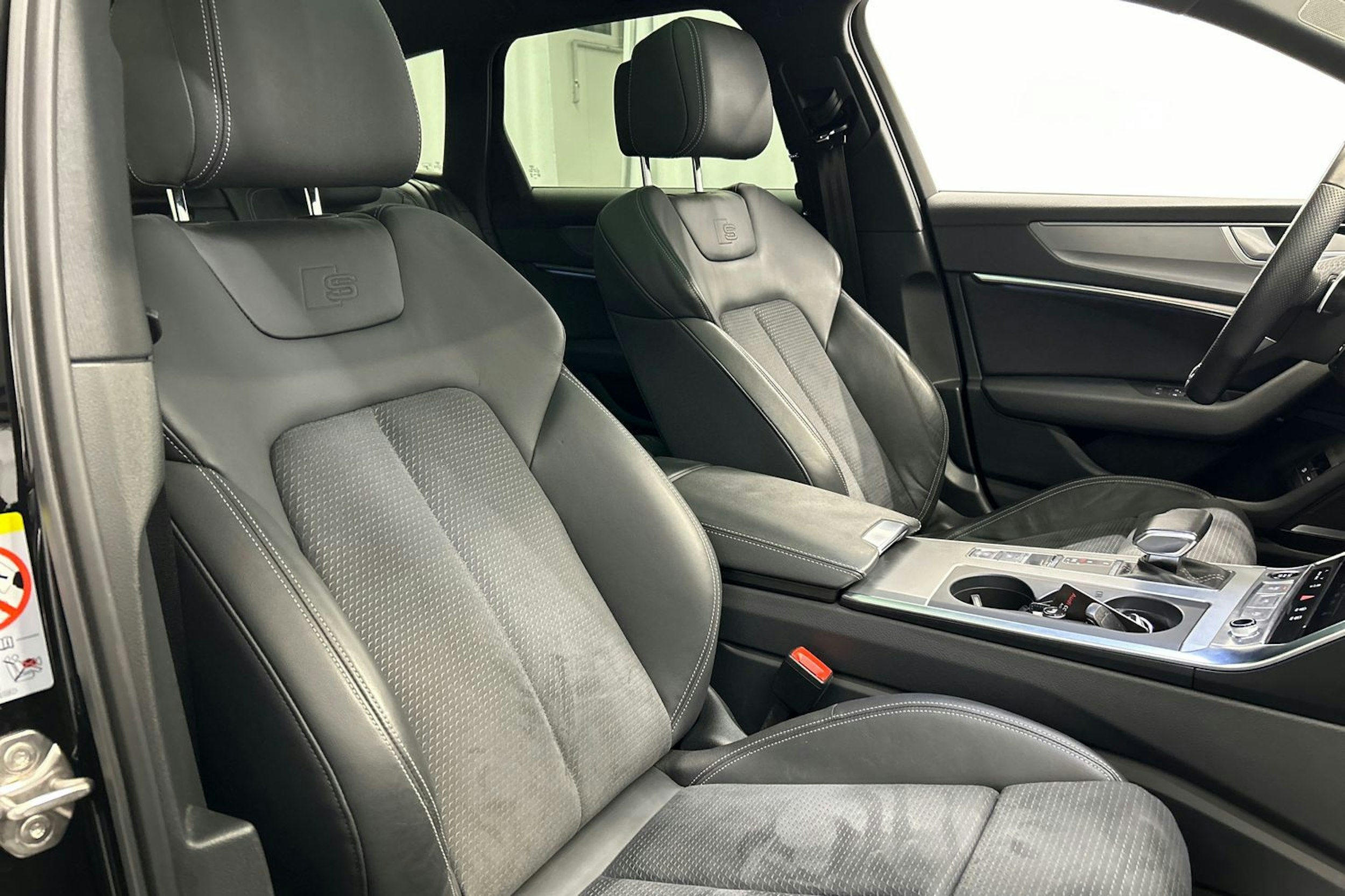musta Audi A6 2022 kuva 15.