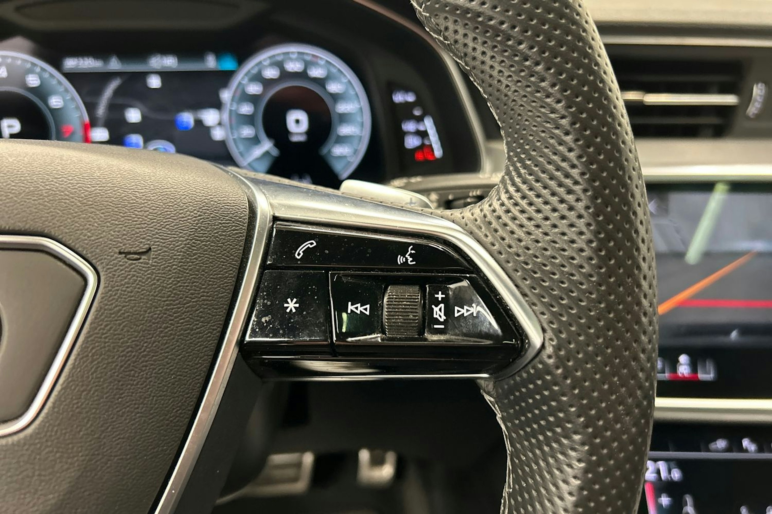 musta Audi A6 2022 kuva 22.