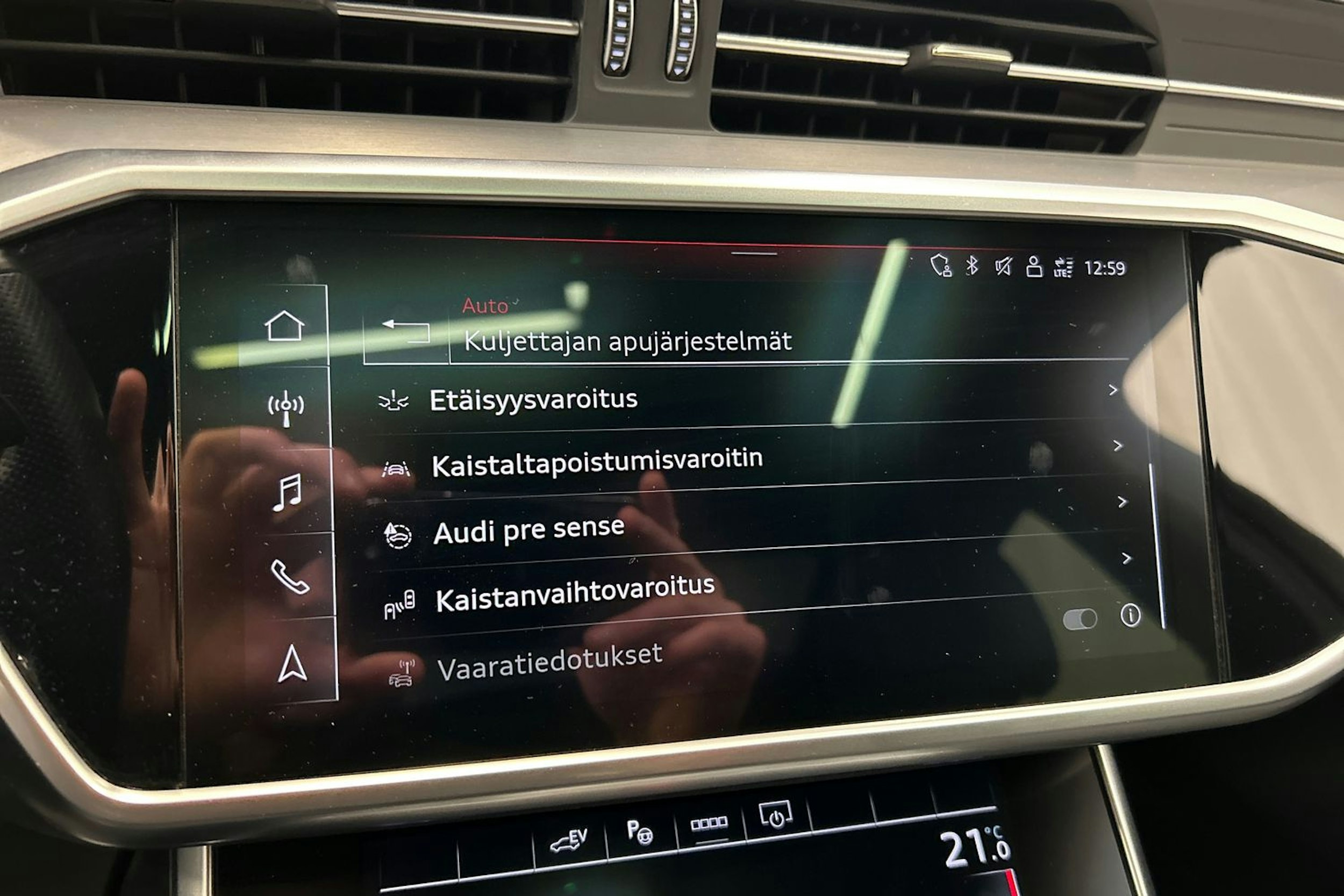 musta Audi A6 2022 kuva 28.