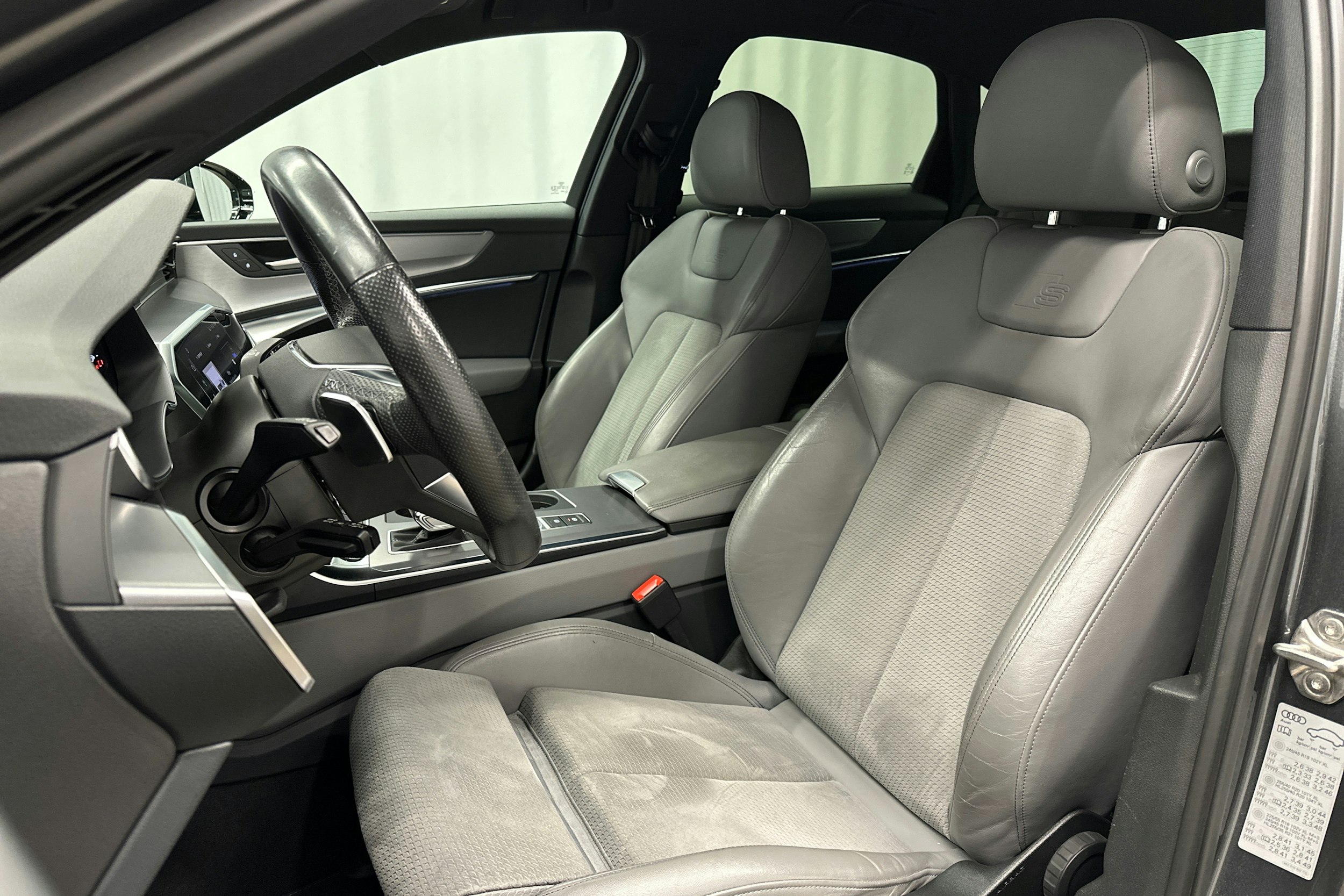 harmaa Audi A6 2022 kuva 16.