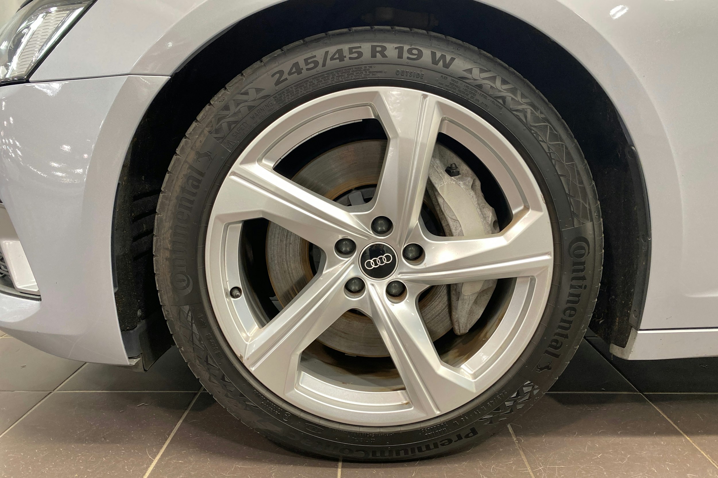 Hopea Audi A6 2021 kuva 11.