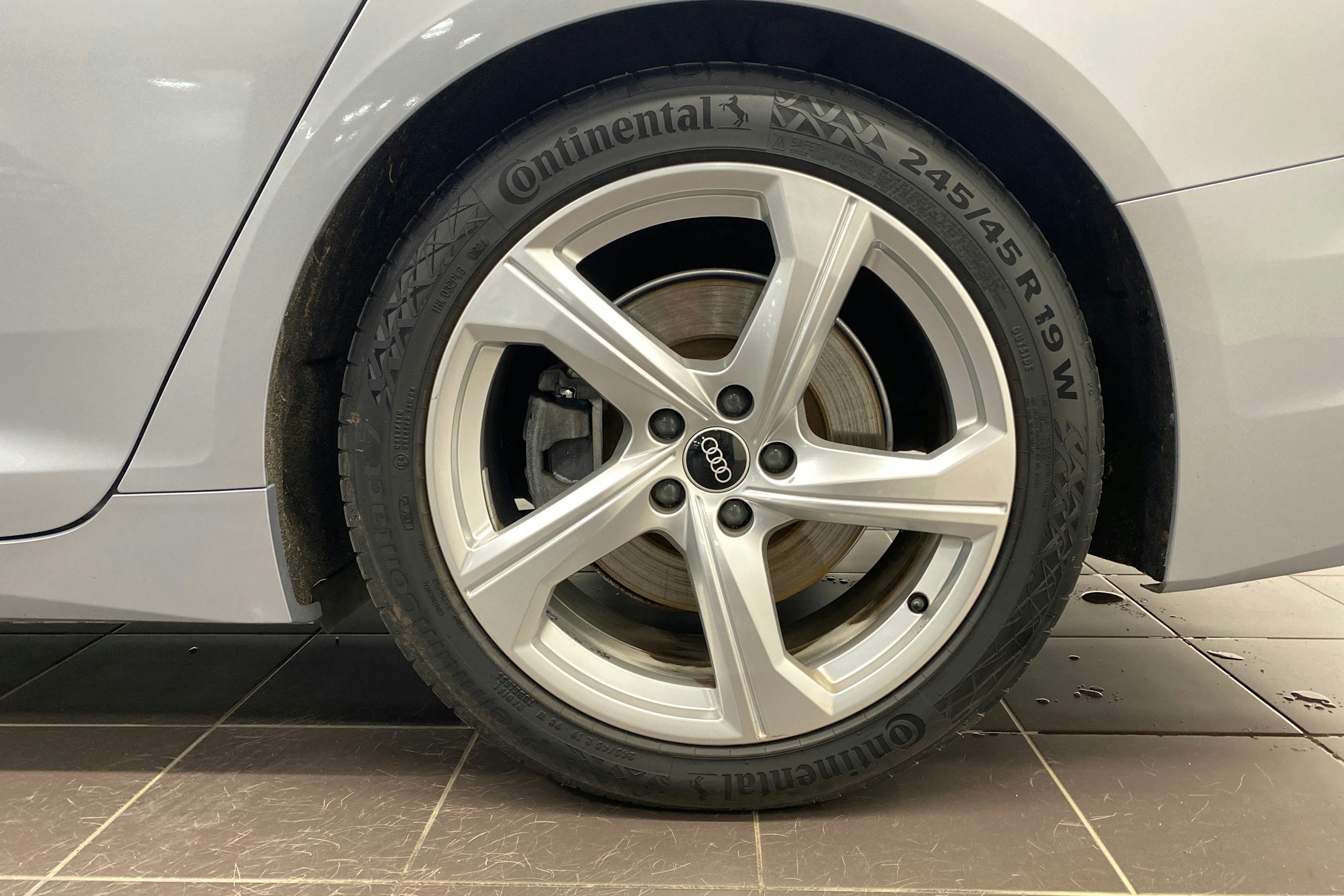 Hopea Audi A6 2021 kuva 13.