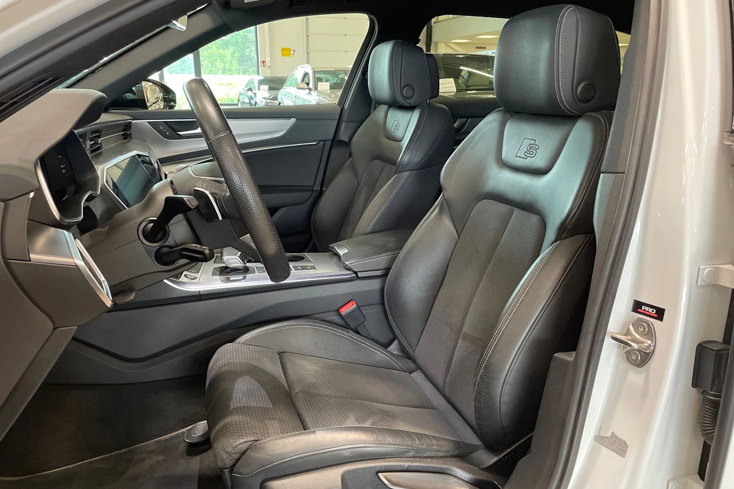 valkoinen Audi A6 2022 kuva 11.