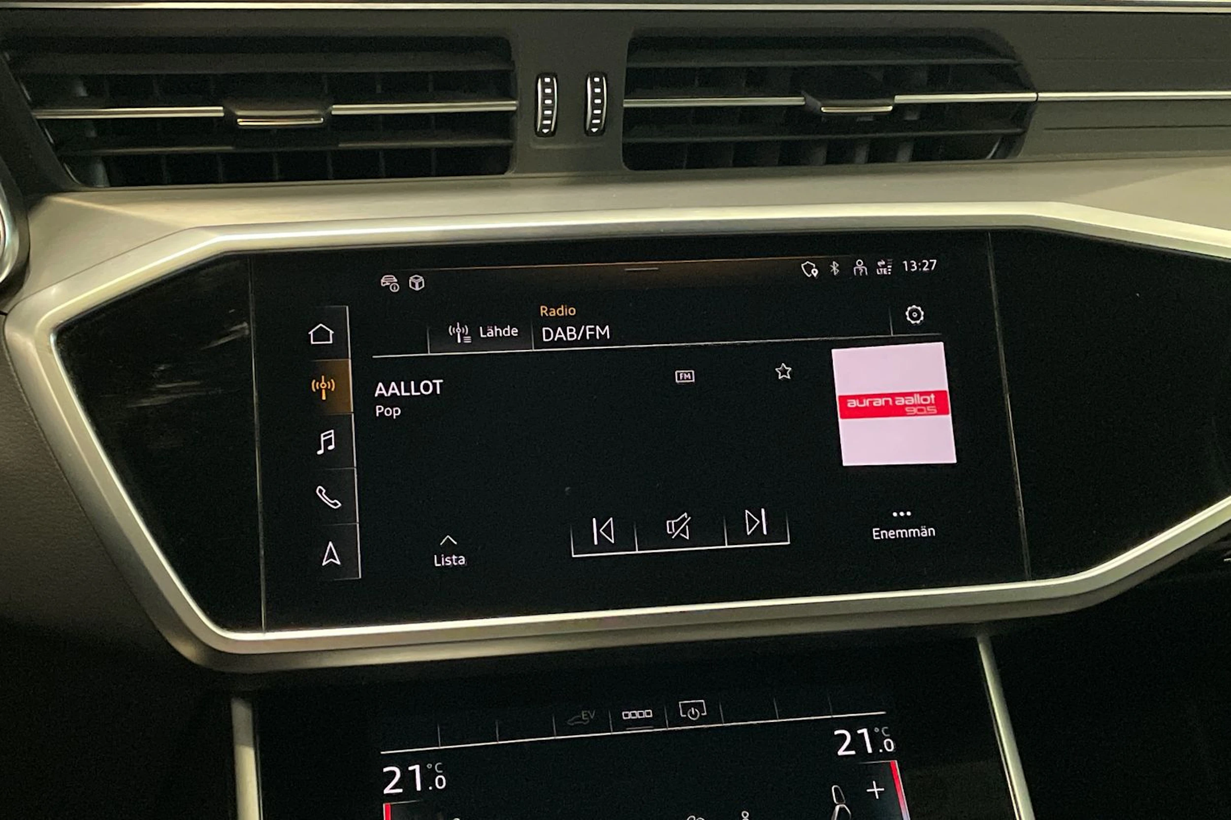 valkoinen Audi A6 2022 kuva 17.