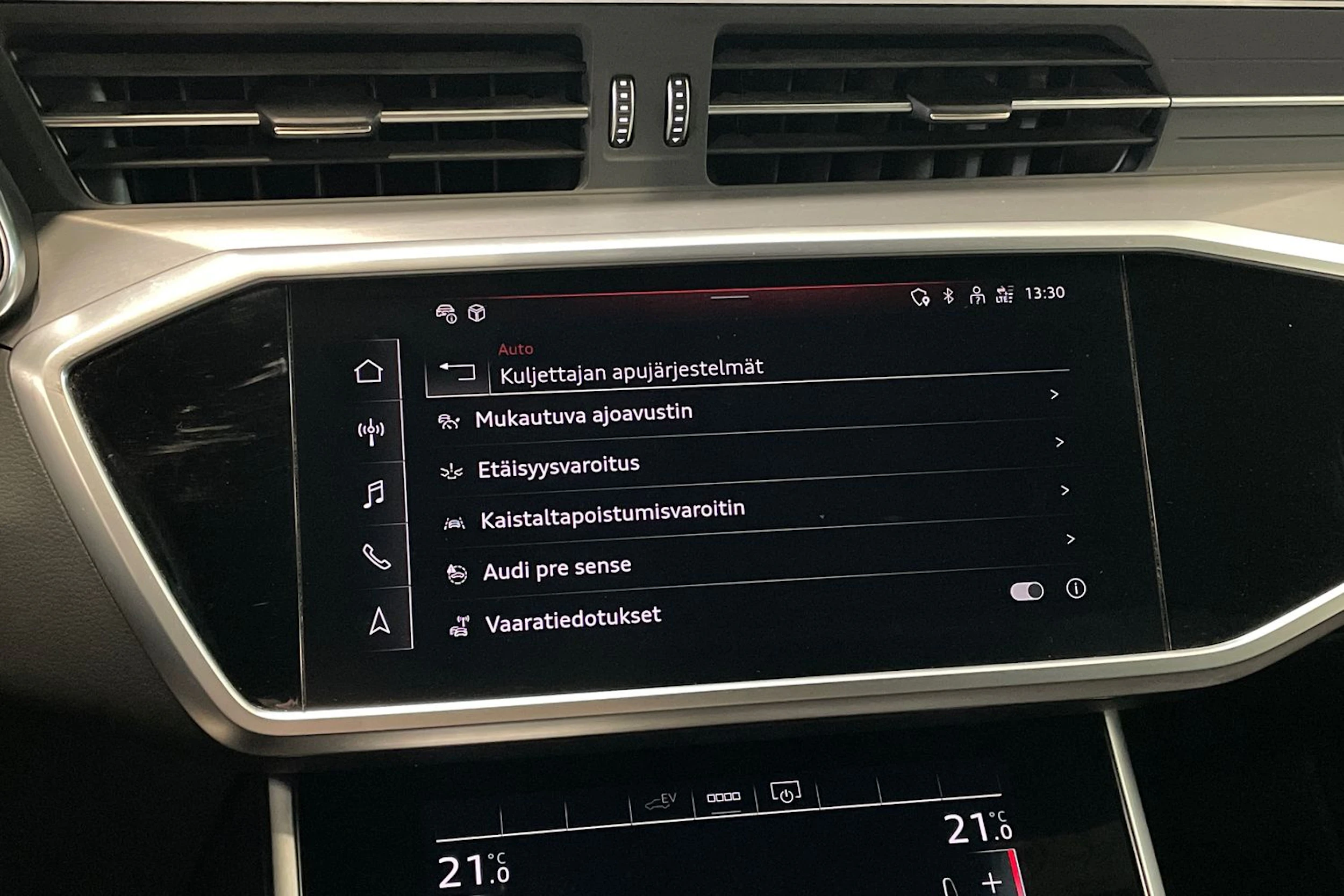 valkoinen Audi A6 2022 kuva 21.