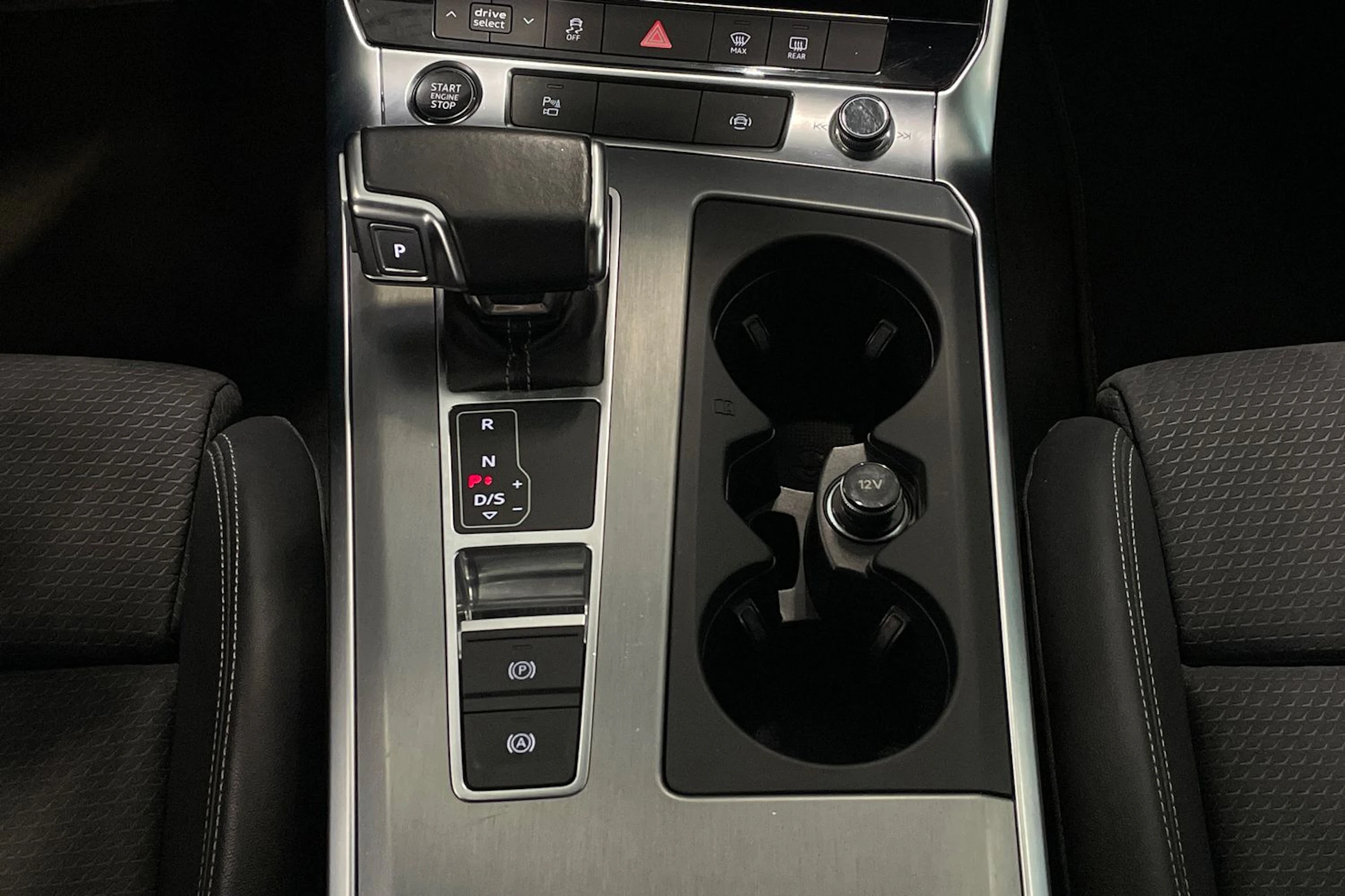 valkoinen Audi A6 2022 kuva 25.
